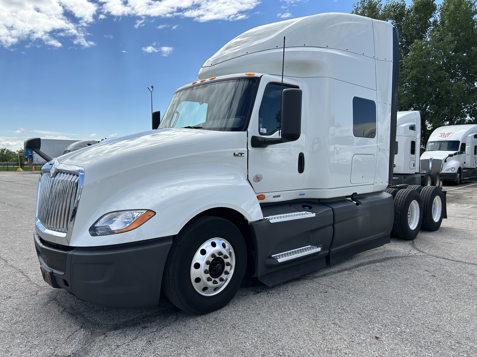 2022 International LT625 - image 1 of 6