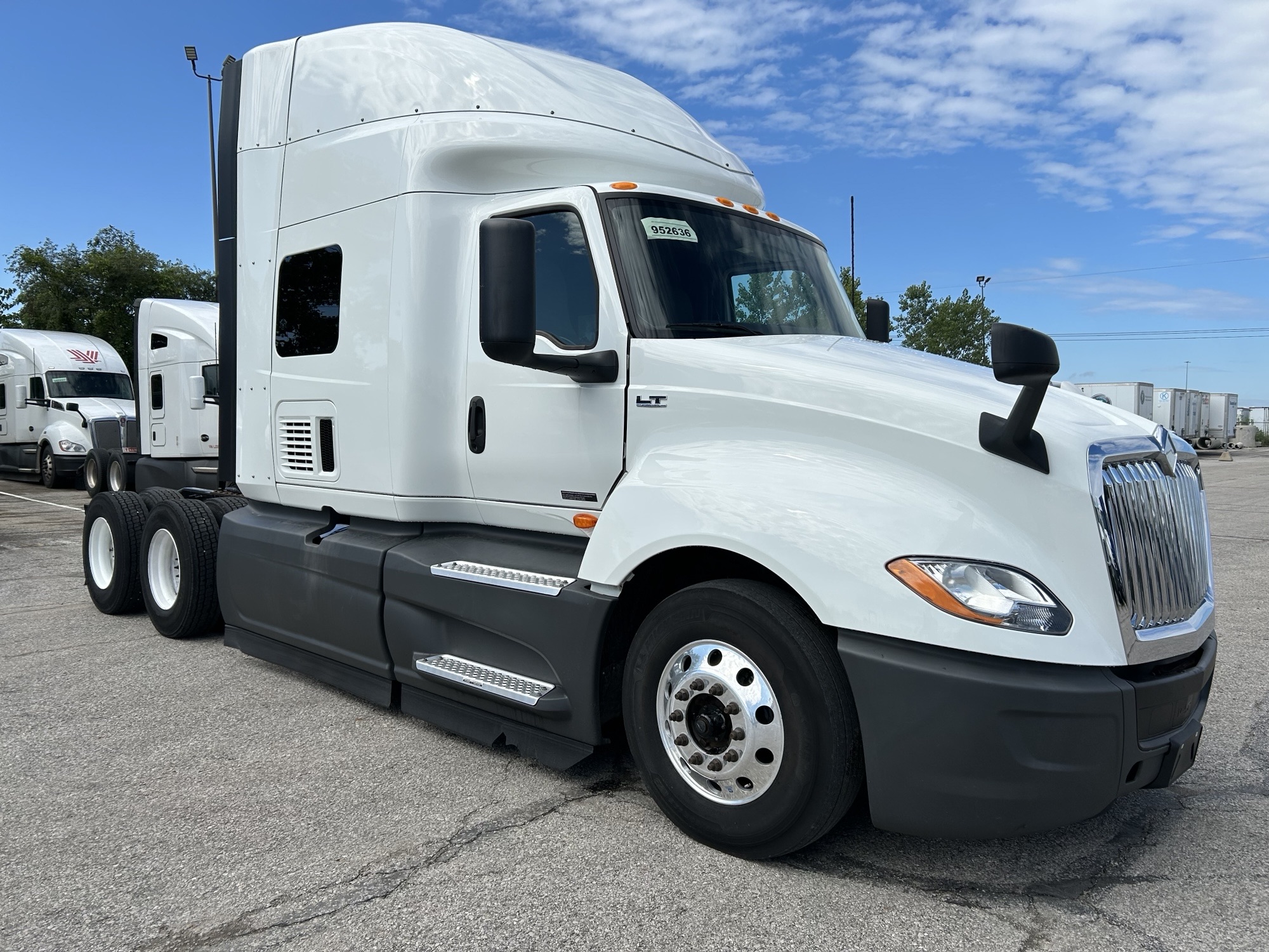 2022 International LT625 - image 3 of 6