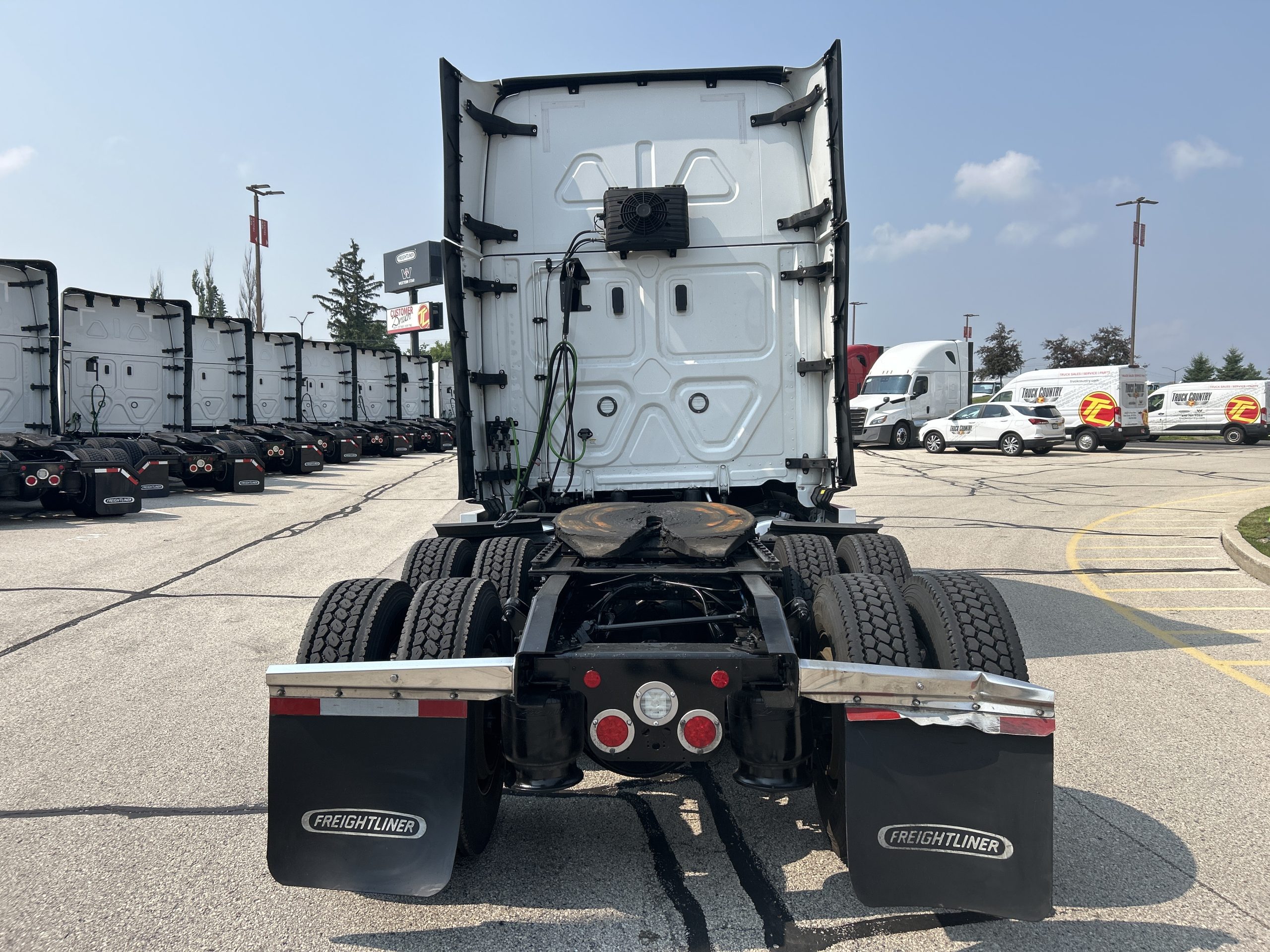 2023 Freightliner PT126SLP - image 4 of 6