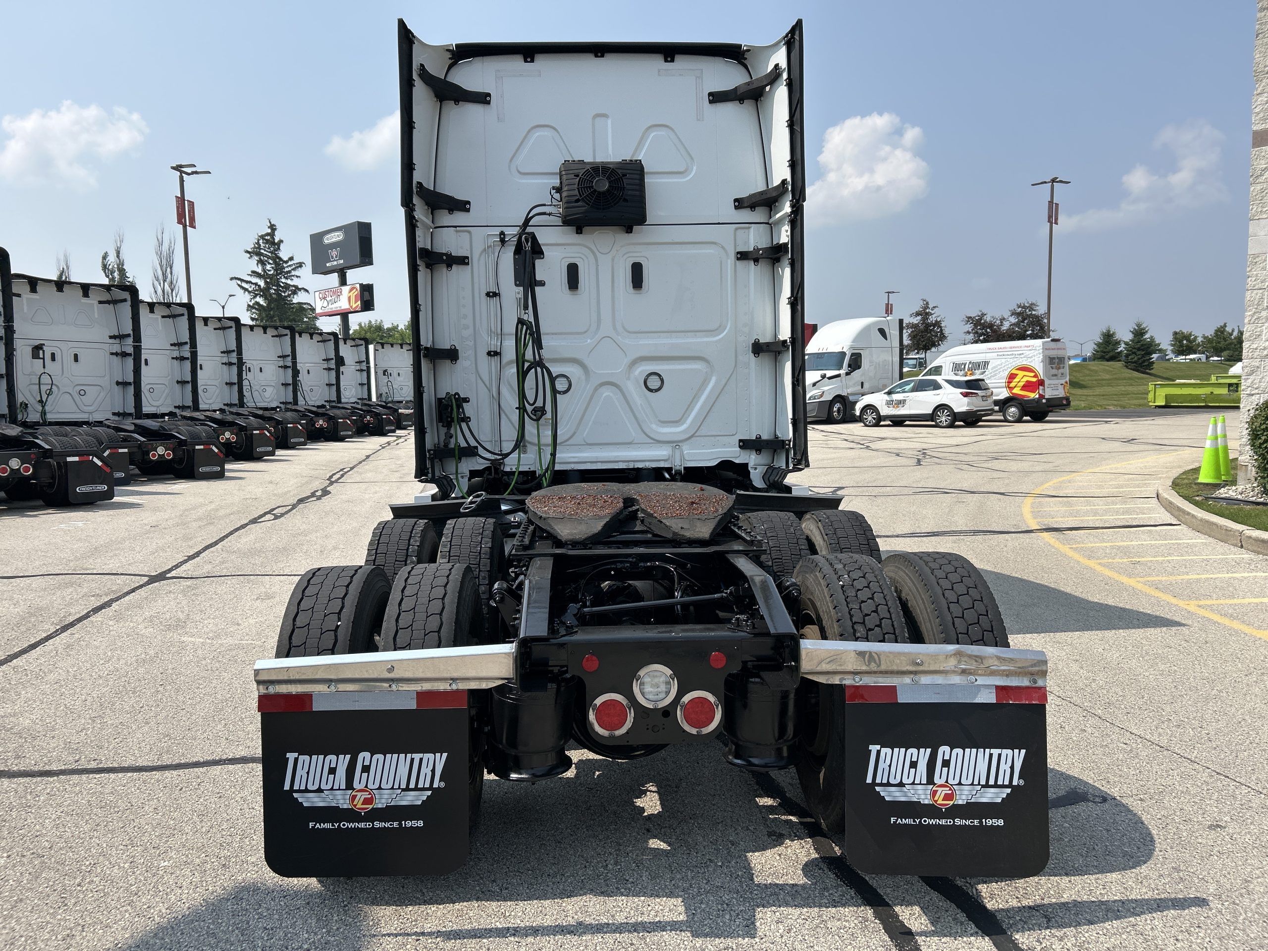 2023 Freightliner PT126SLP - image 5 of 6