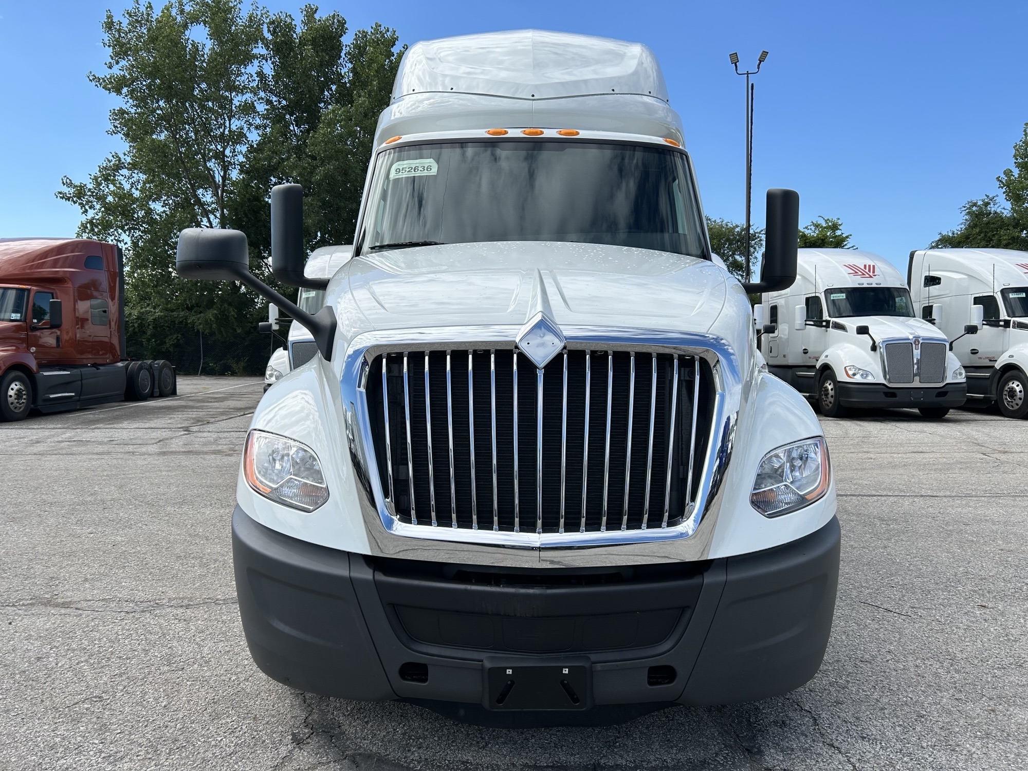 2022 International LT625 - image 2 of 6