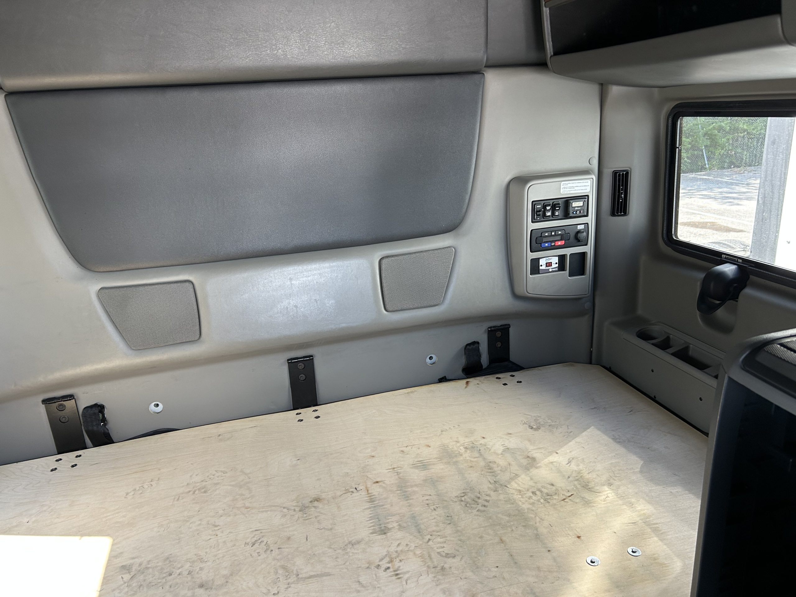 2022 International LT625 - image 6 of 6