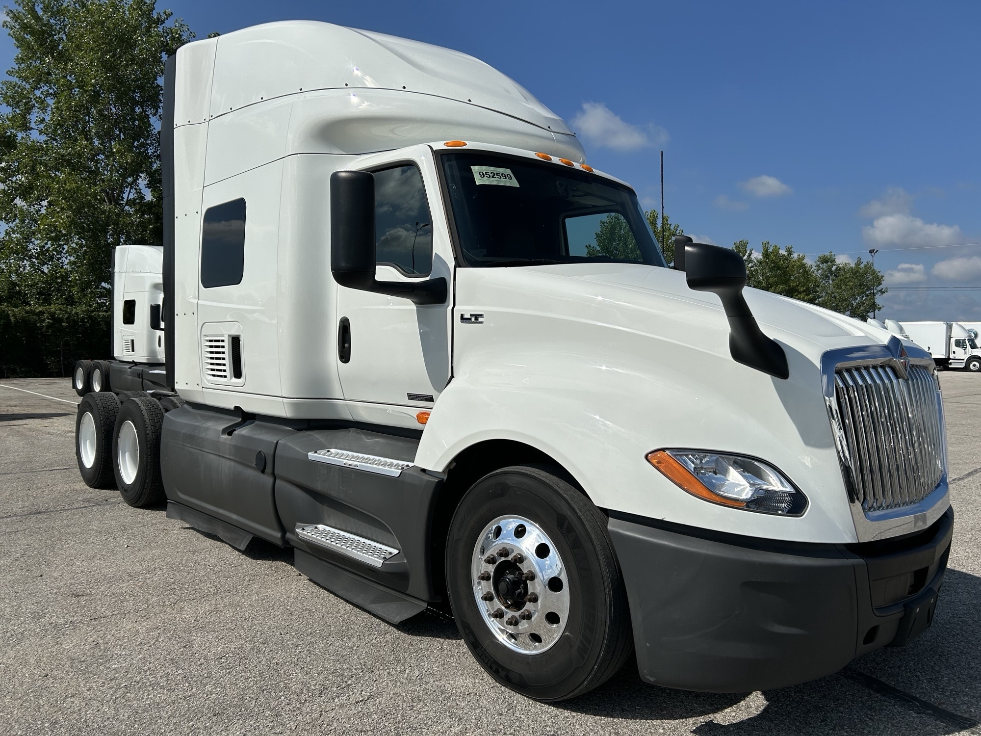 2022 International LT625 - image 3 of 6