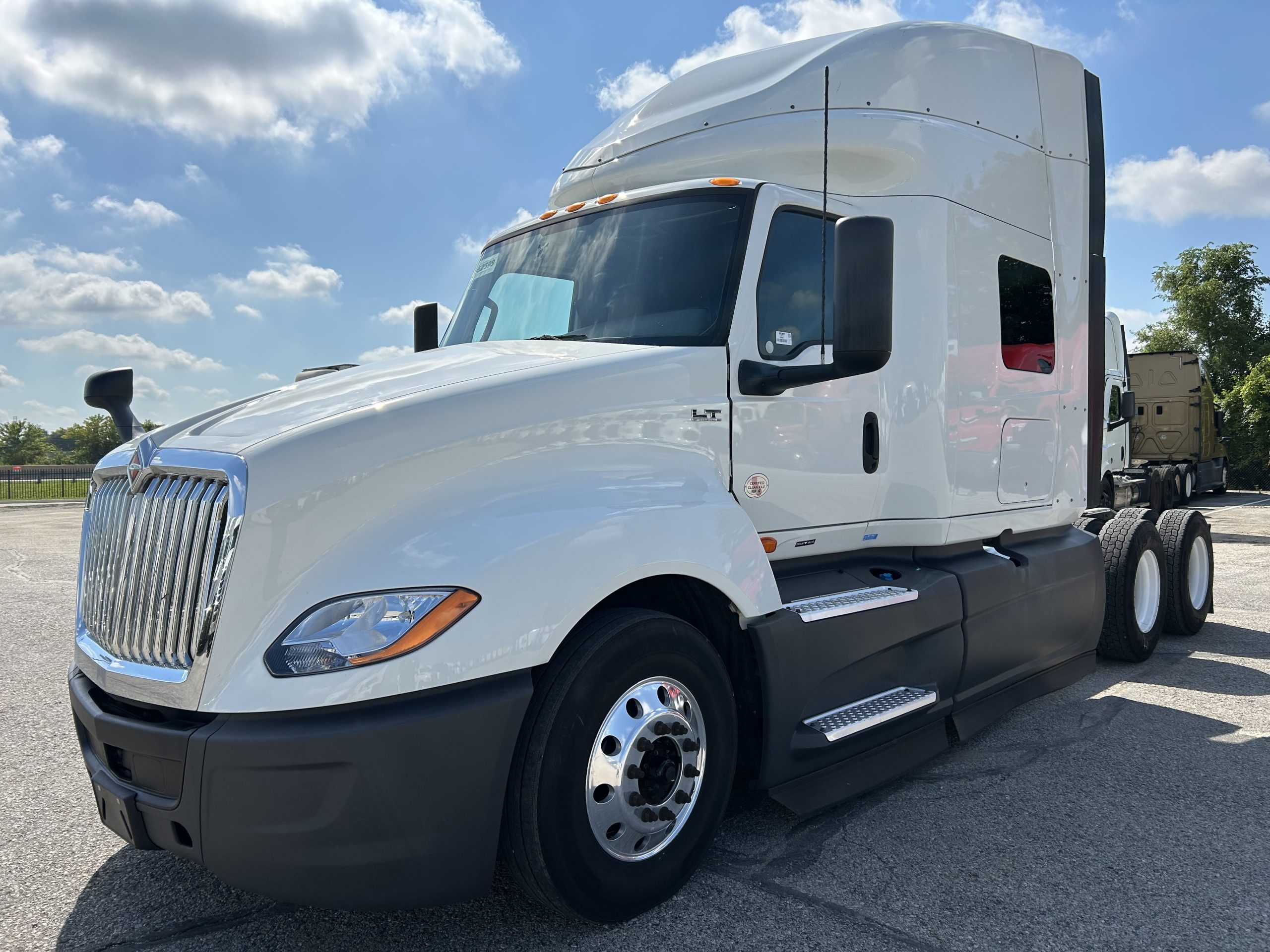 2022 International LT625 - image 1 of 6
