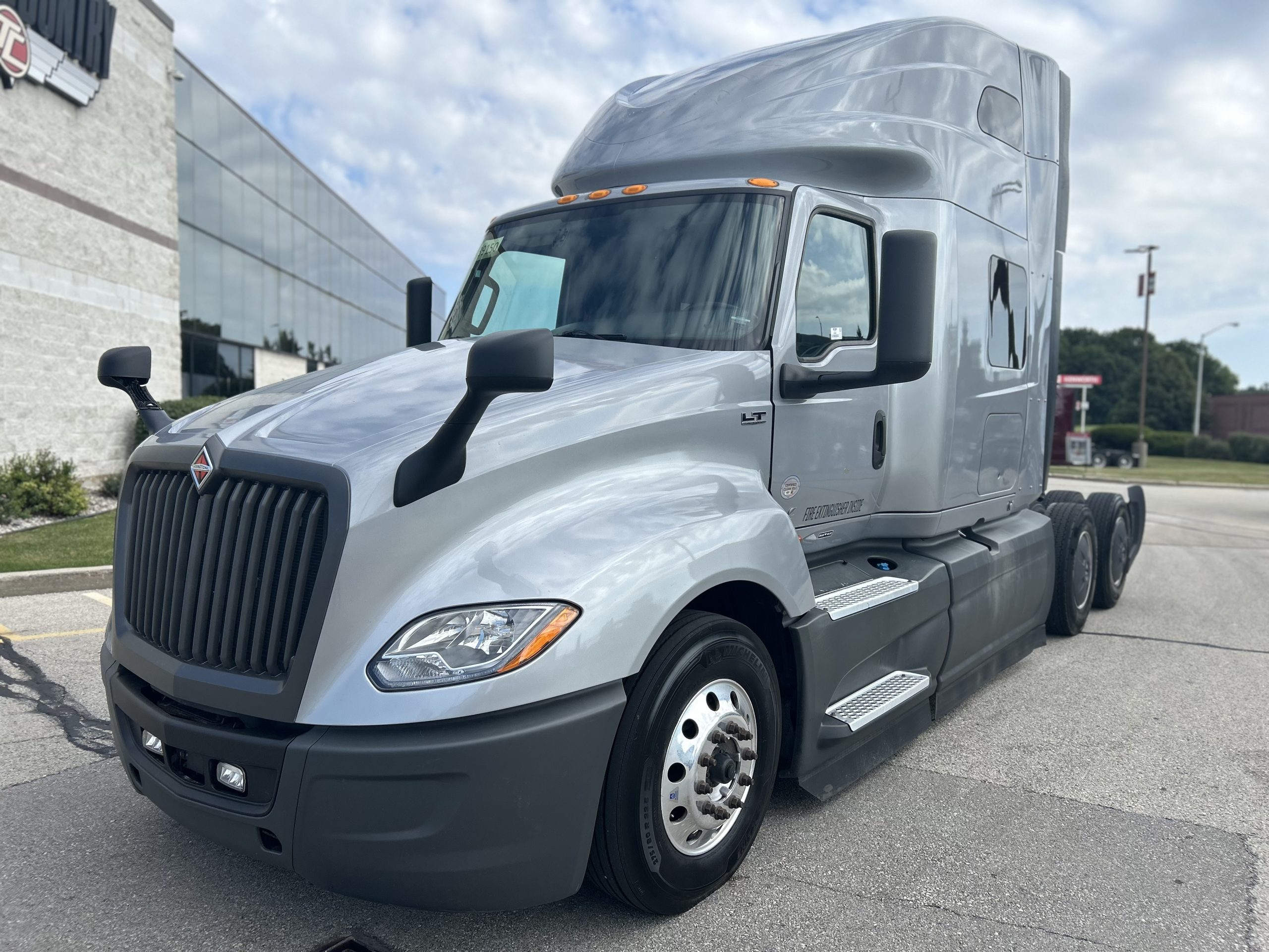 2022 International LT625 - image 1 of 6