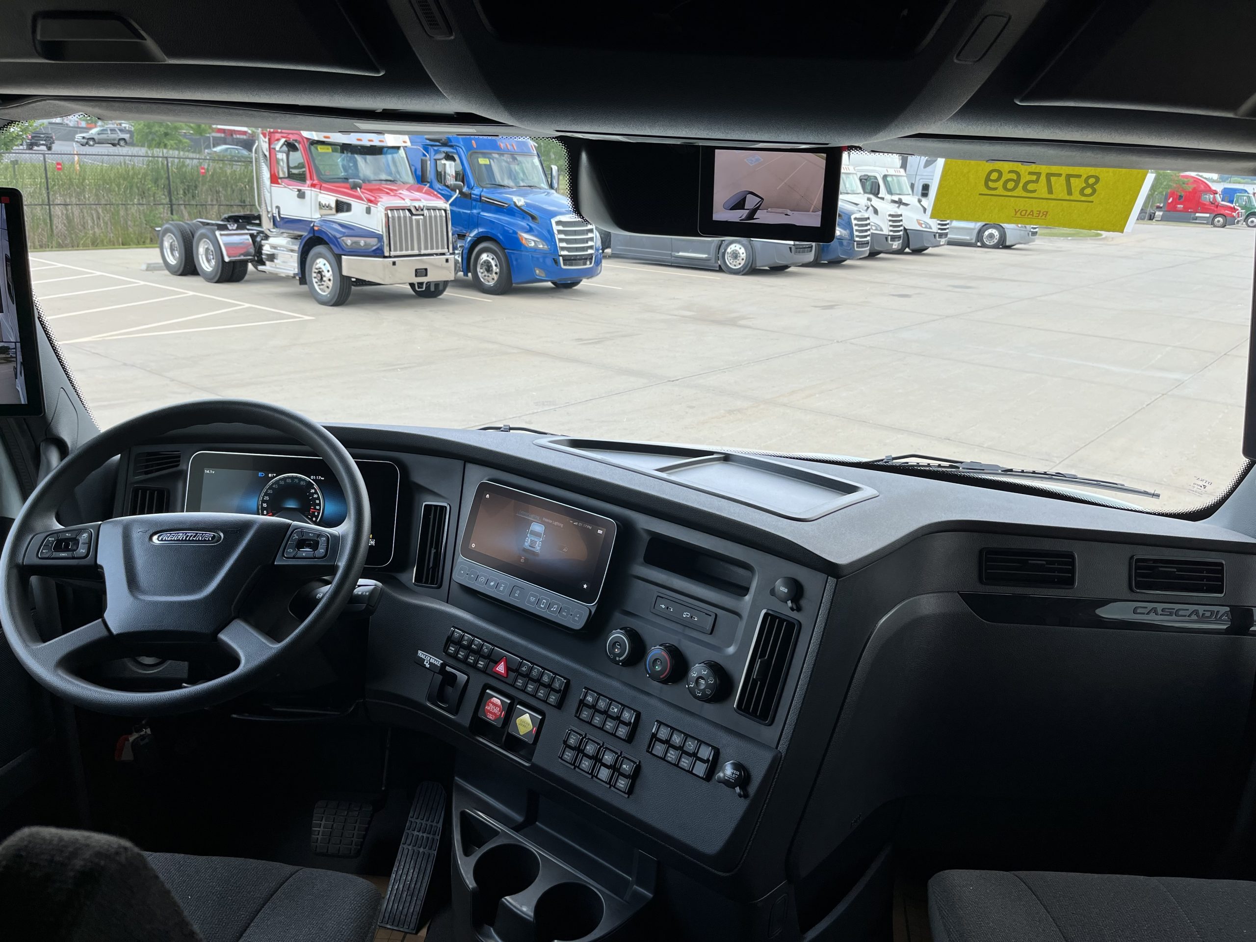 2026 Freightliner PJ126SLP - image 5 of 6