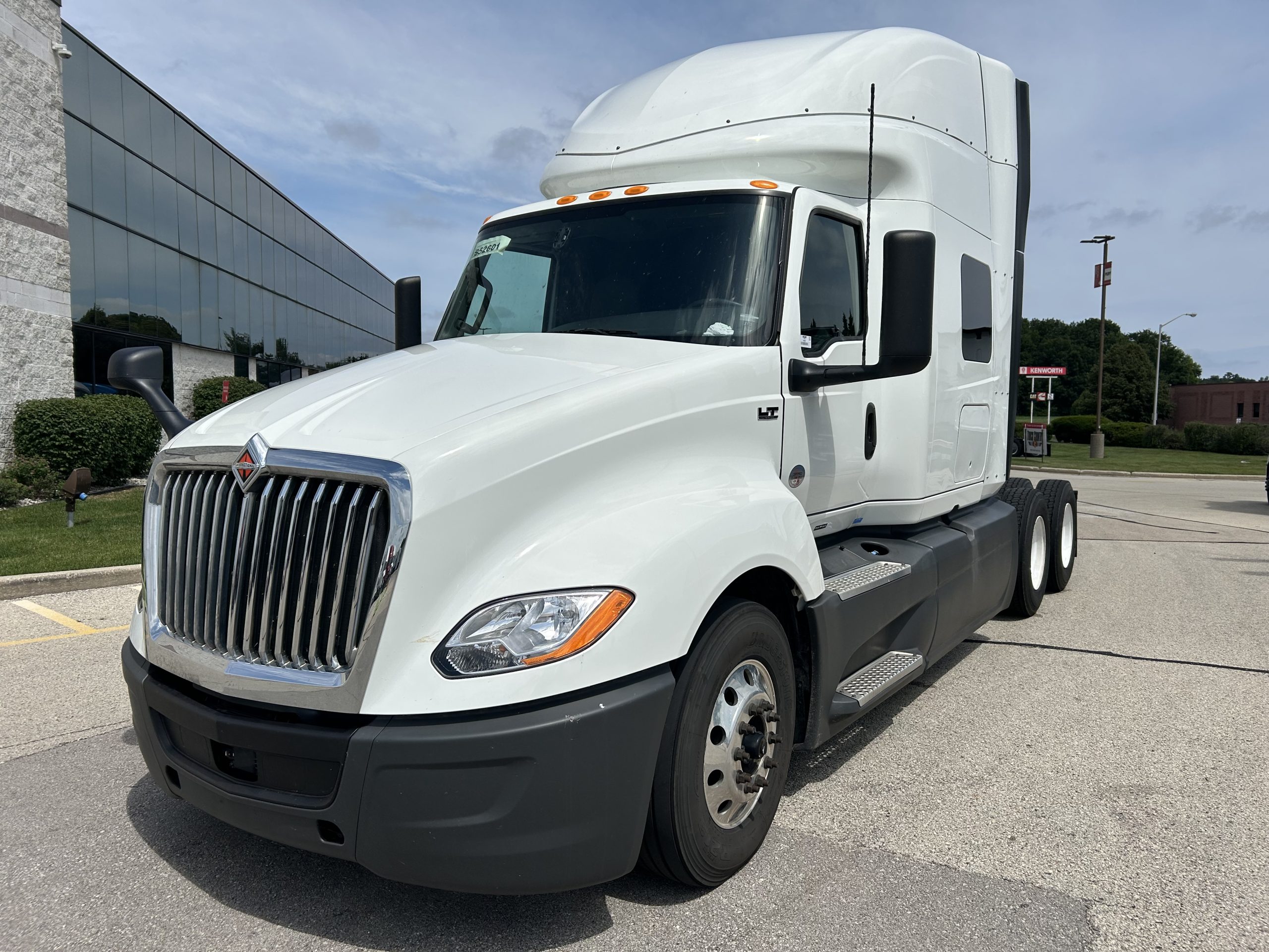 2022 International LT625 - image 1 of 6