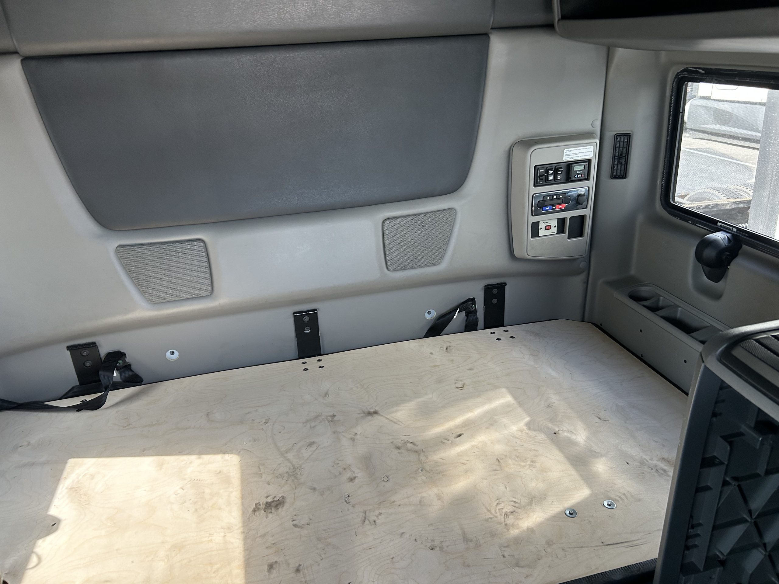 2022 International LT625 - image 6 of 6