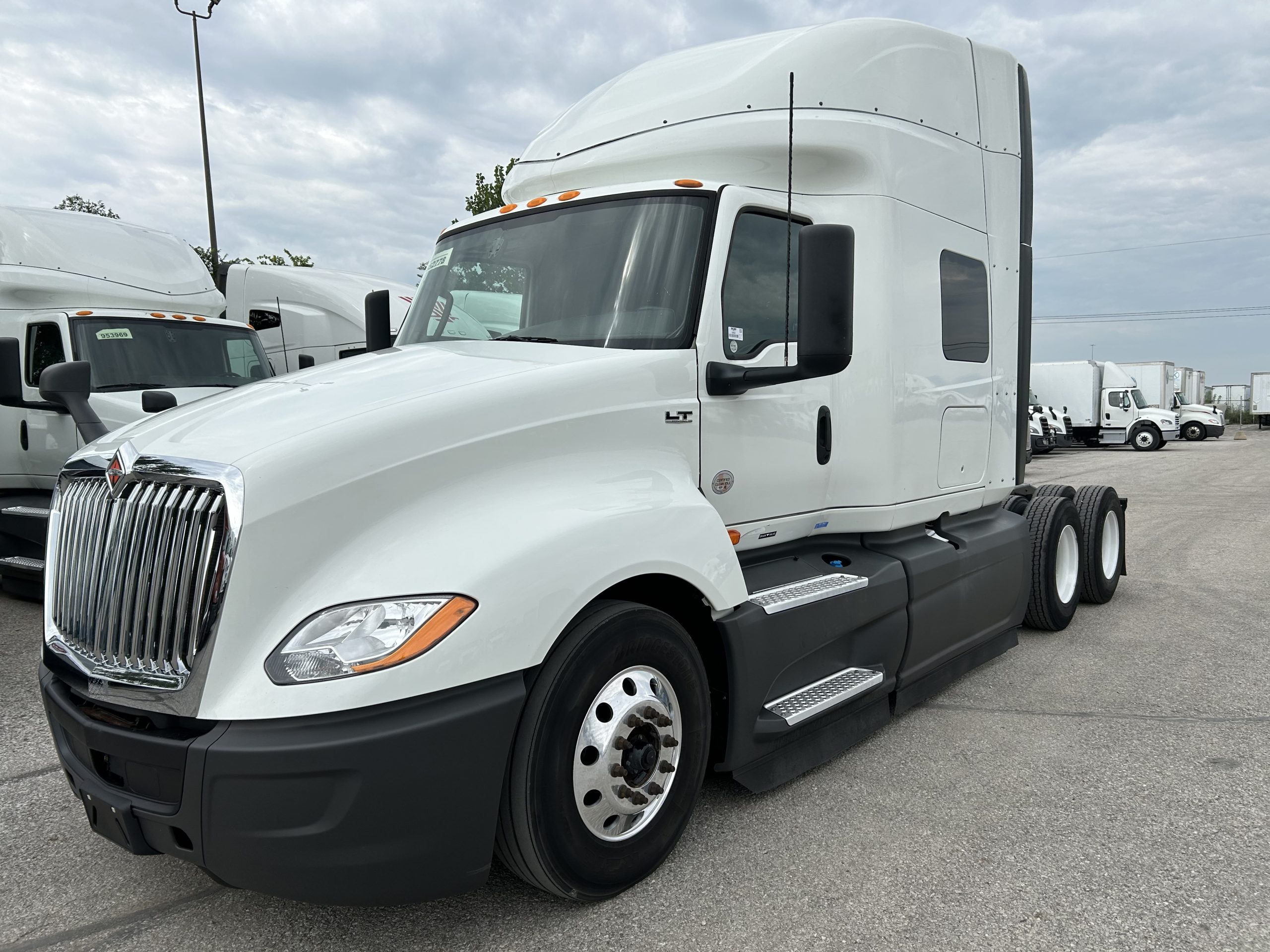 2022 International LT625 - image 1 of 6
