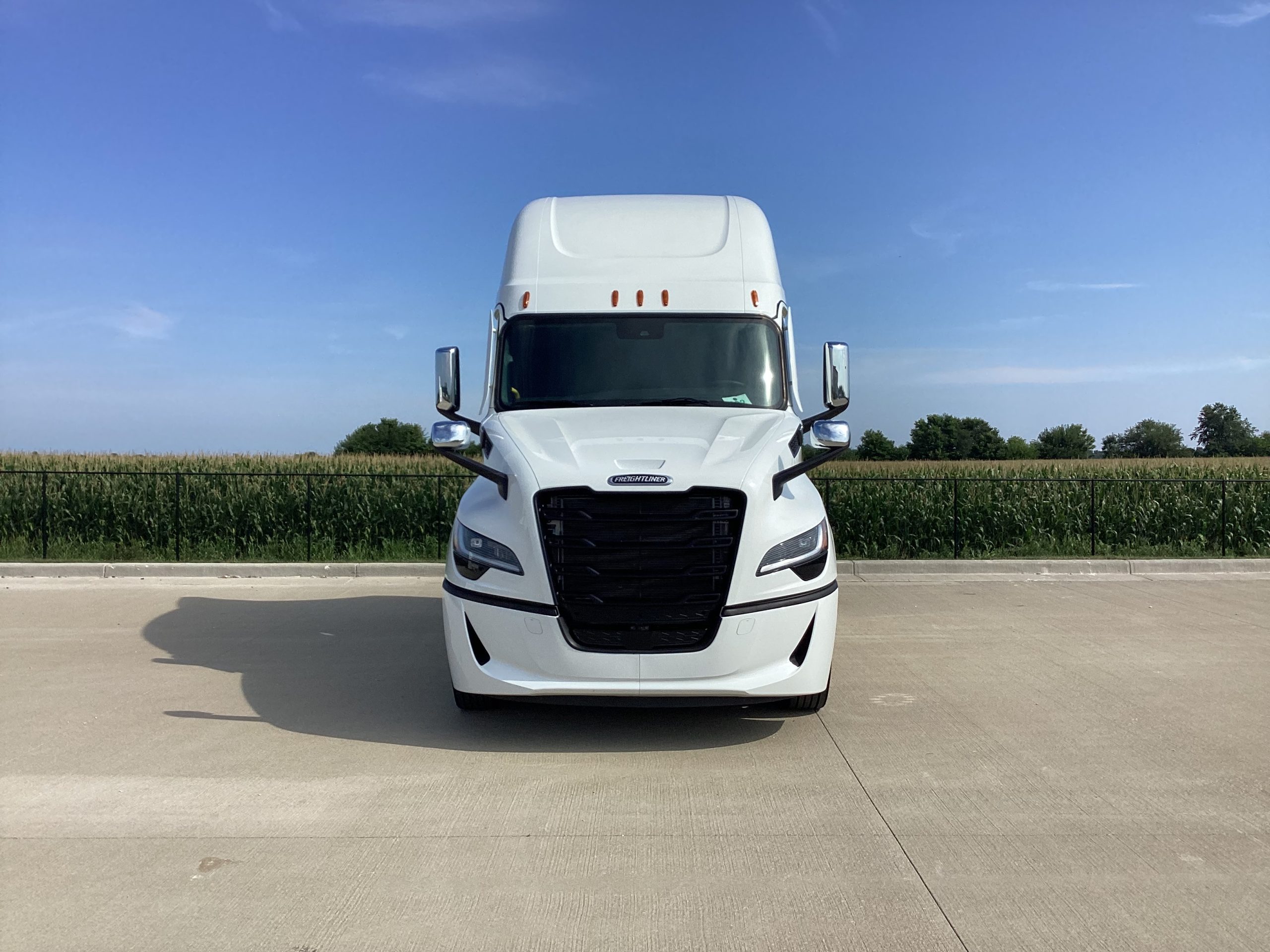 2026 Freightliner PJ126SLP - image 2 of 6