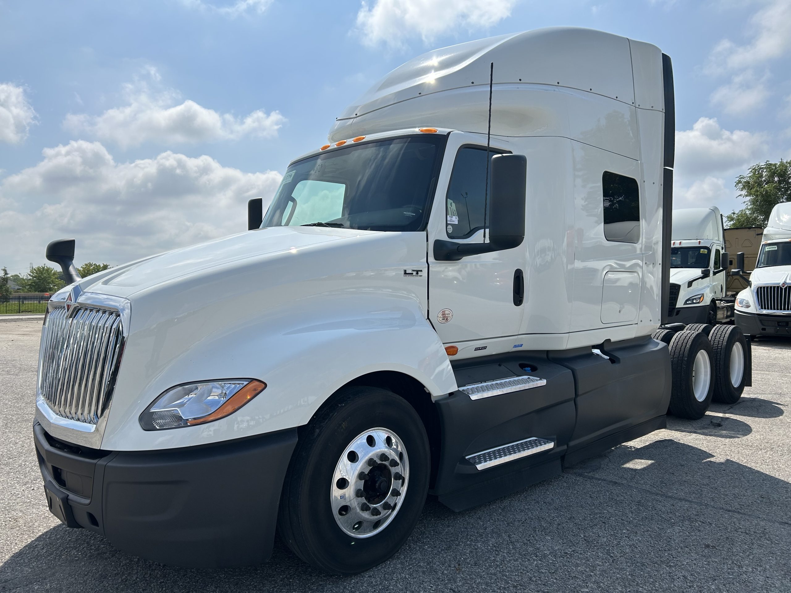 2022 International LT625 - image 1 of 6