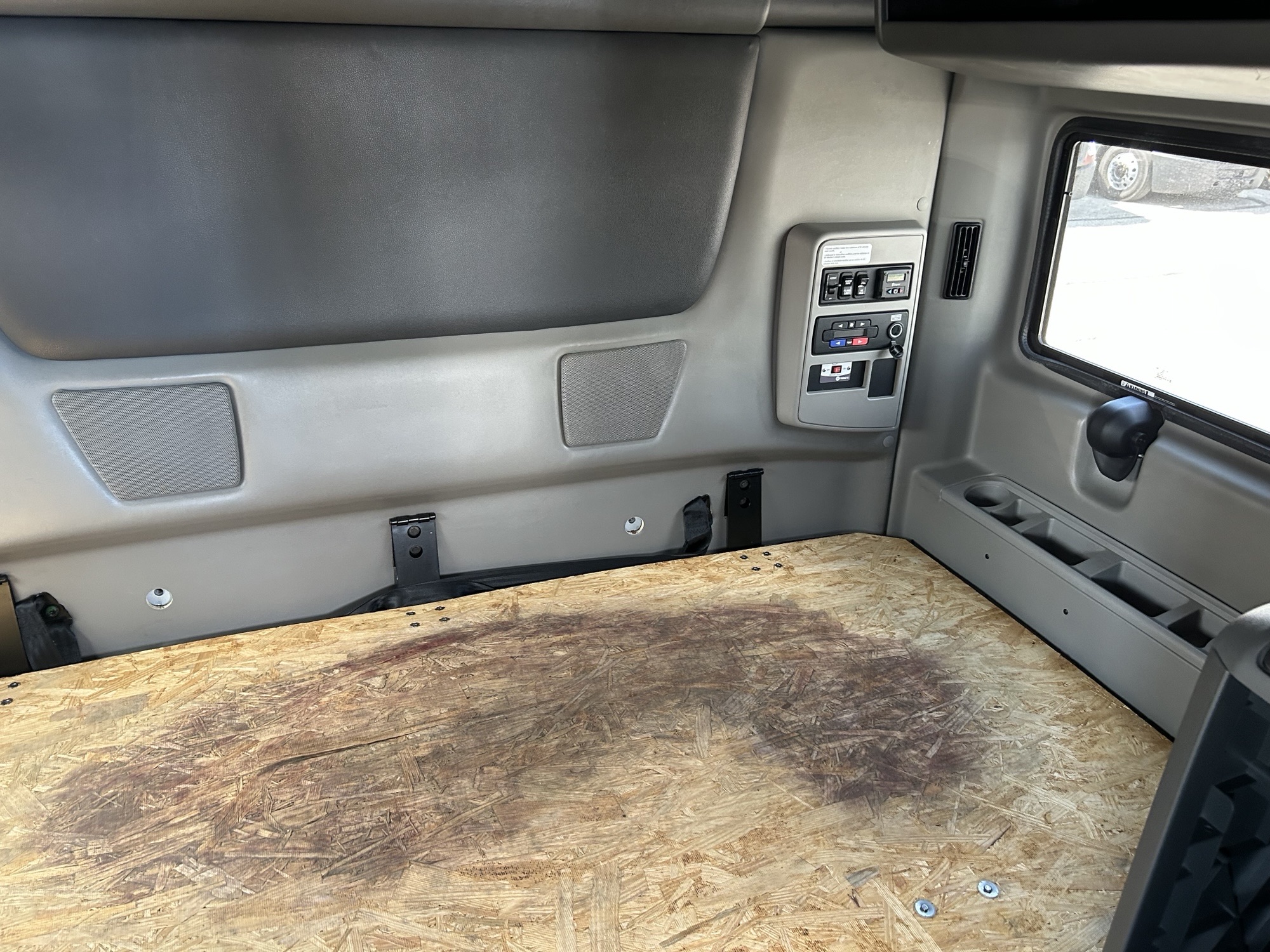 2022 International LT625 - image 6 of 6