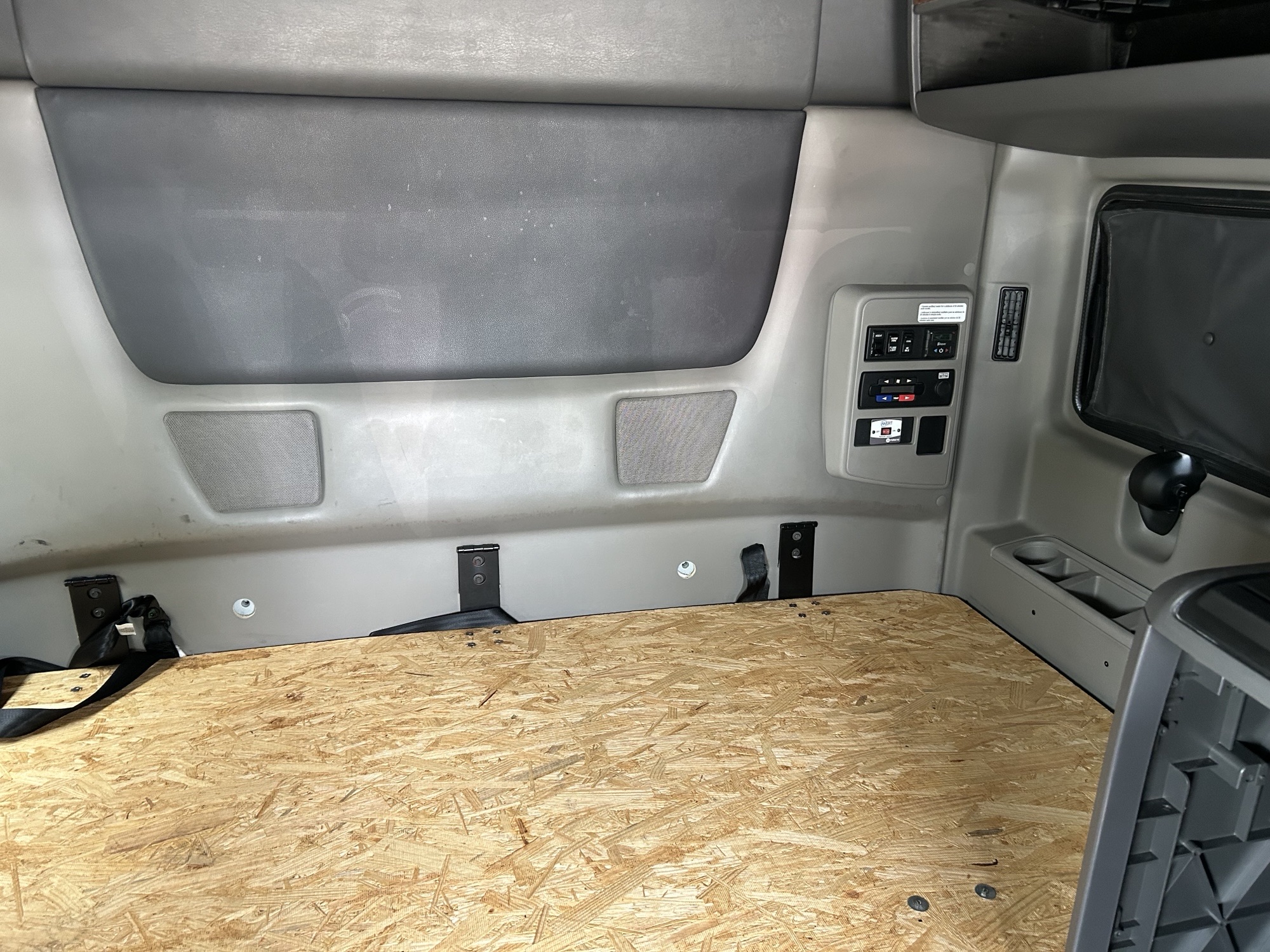 2022 International LT625 - image 6 of 6