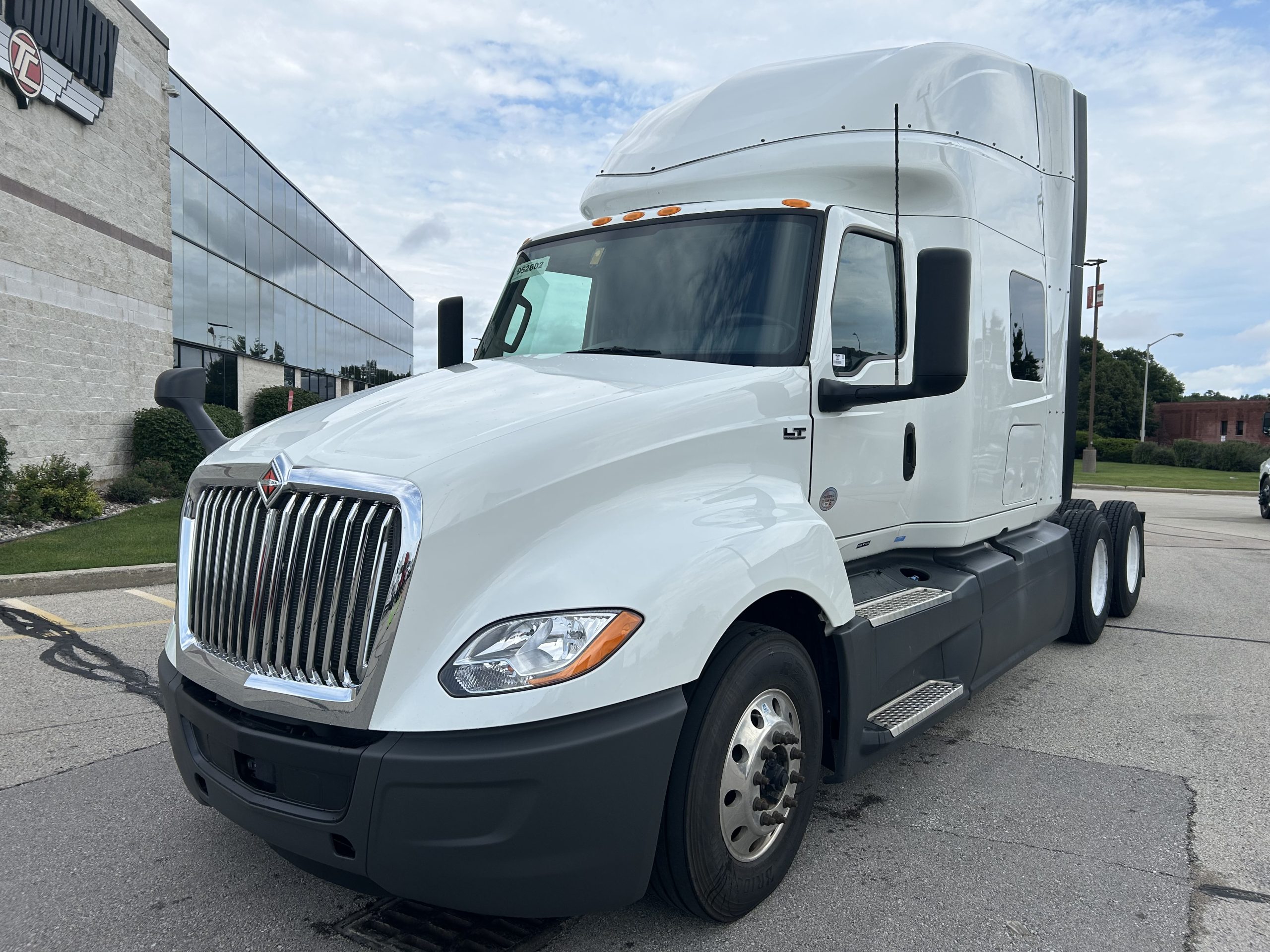 2022 International LT625 - image 1 of 6