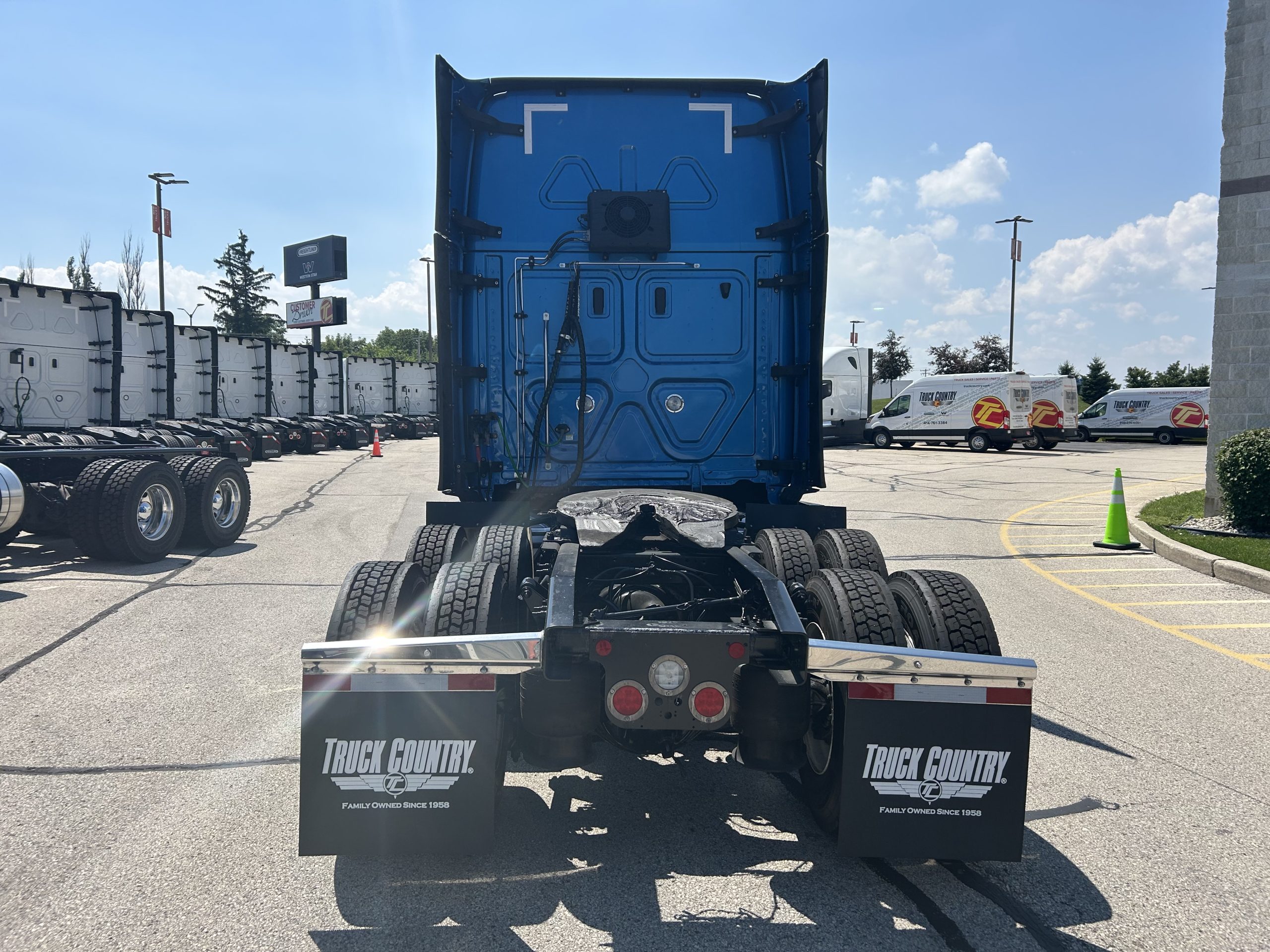 2022 Freightliner - image 4