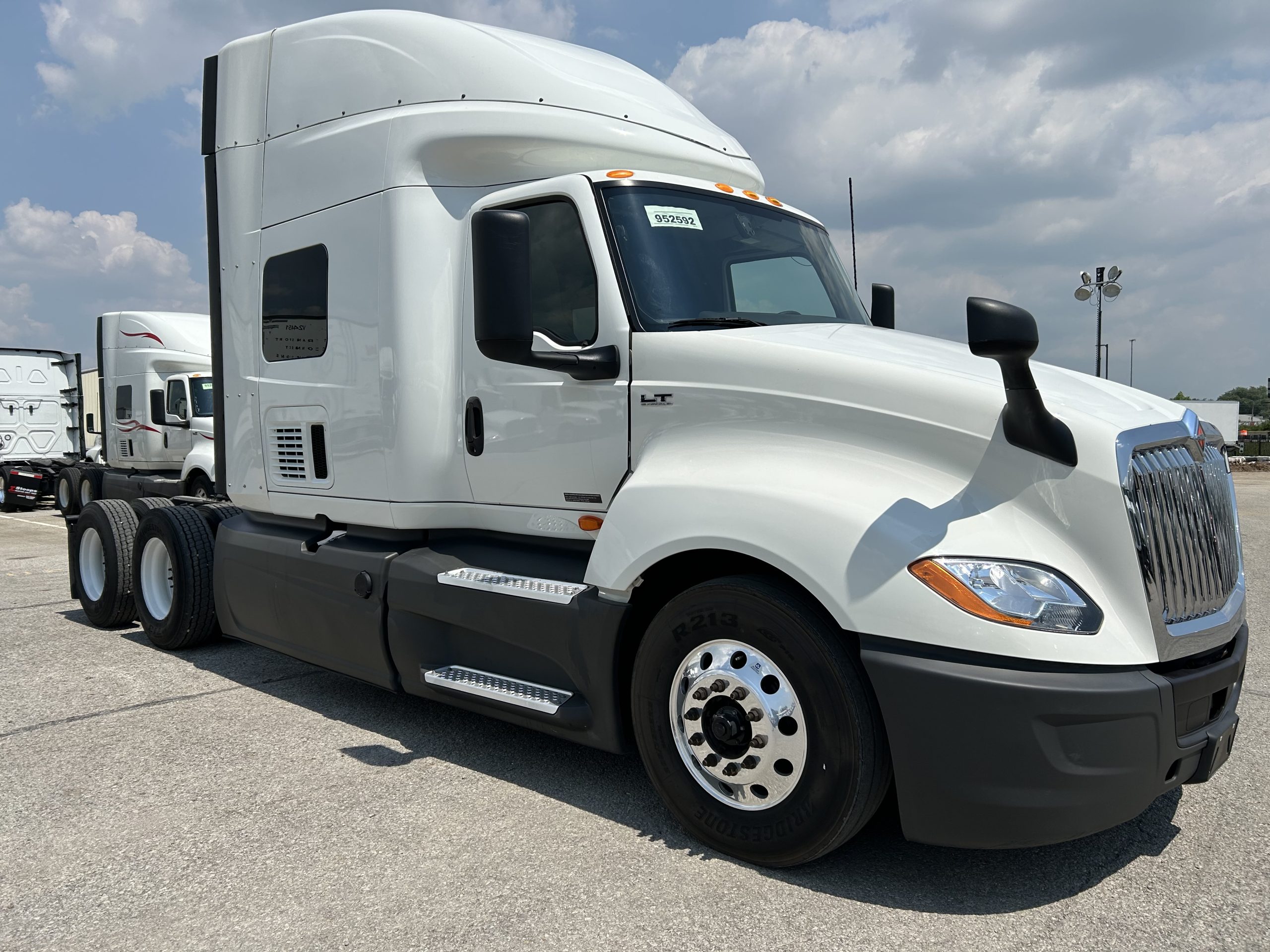 2022 International LT625 - image 3 of 6