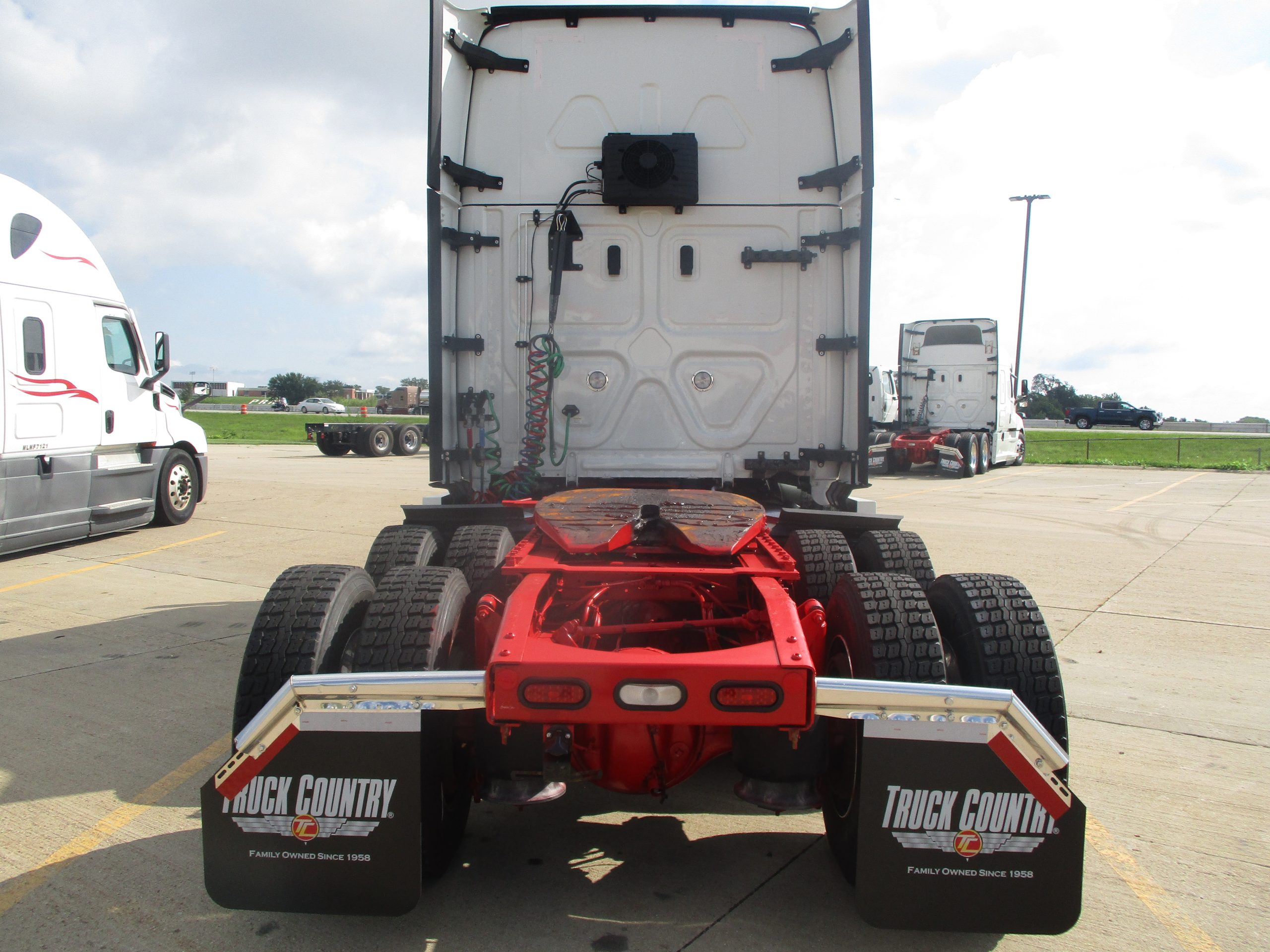 2022 Freightliner PT126SLP - image 4 of 6