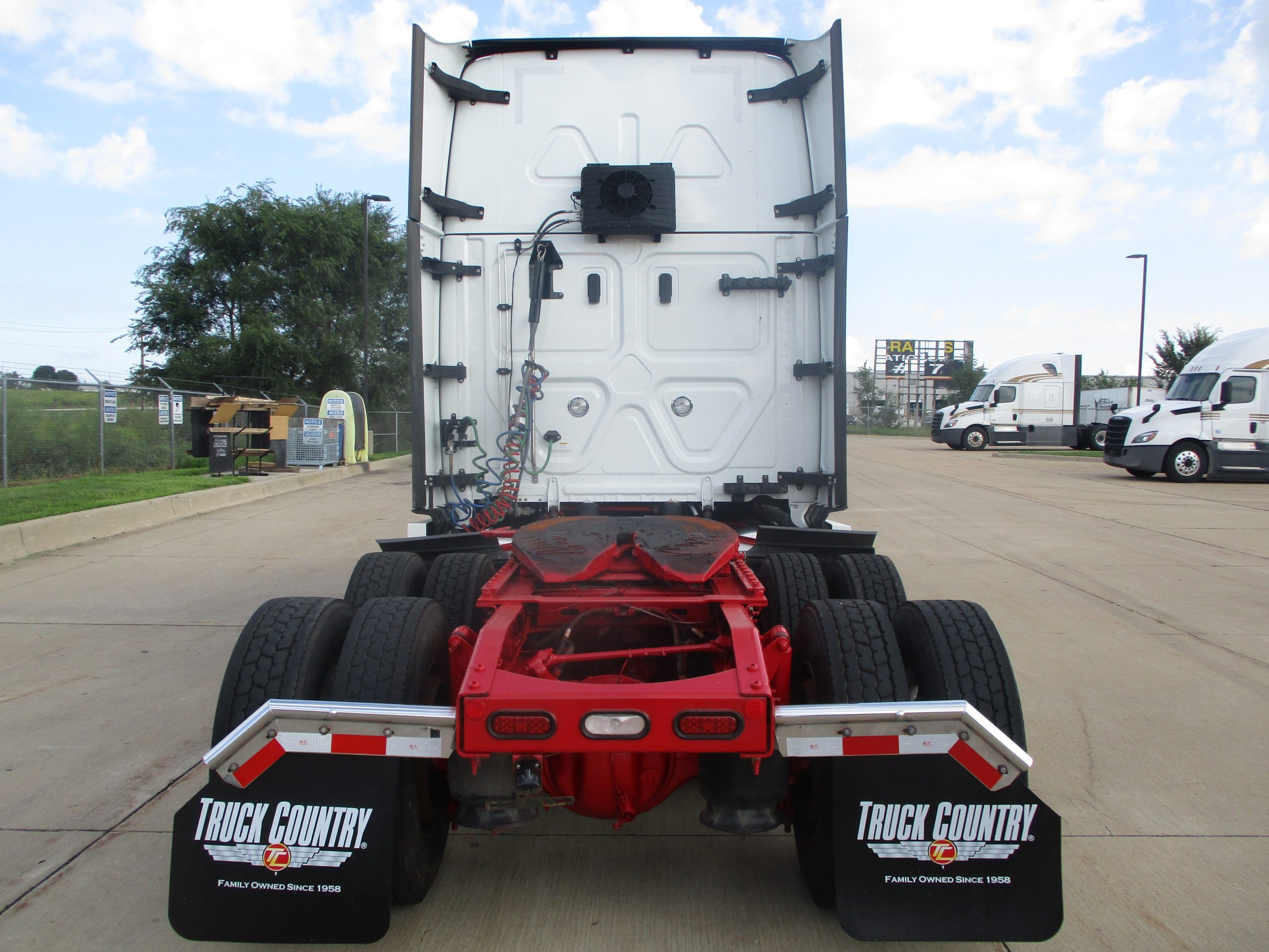 2023 Freightliner PT126SLP - image 4 of 6