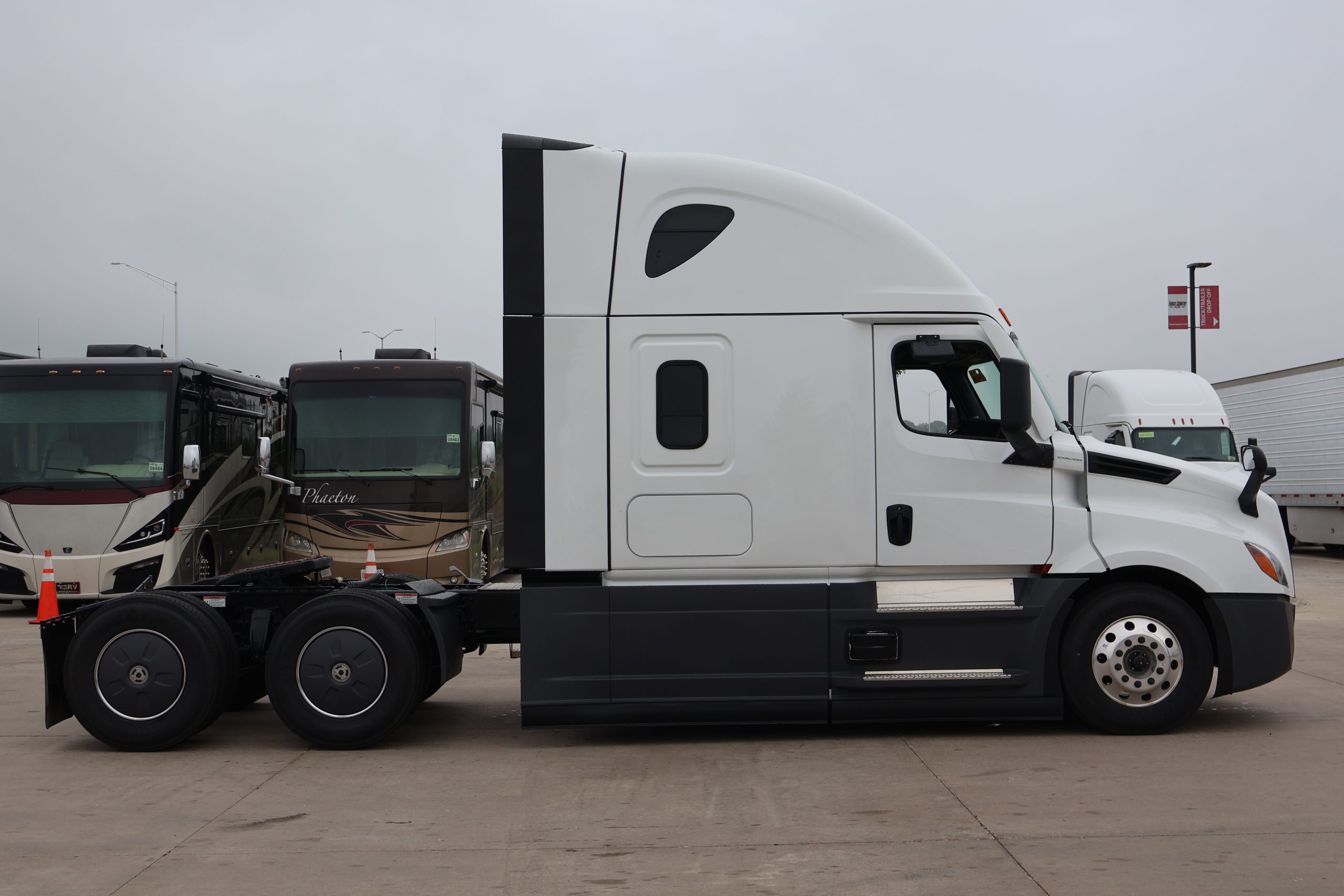 2026 Freightliner PT126SLP - image 4 of 6
