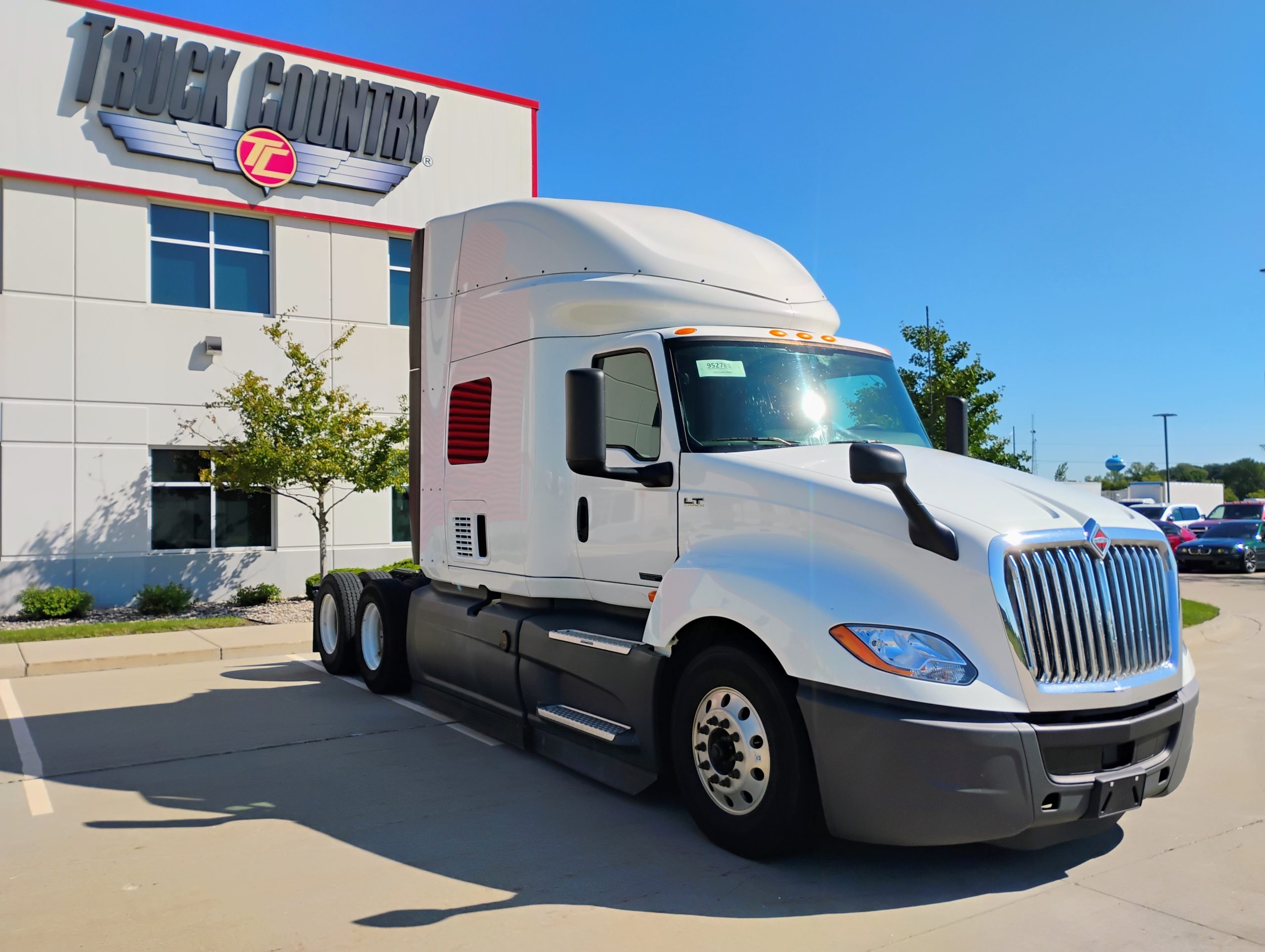 2022 International LT625 - image 5 of 6