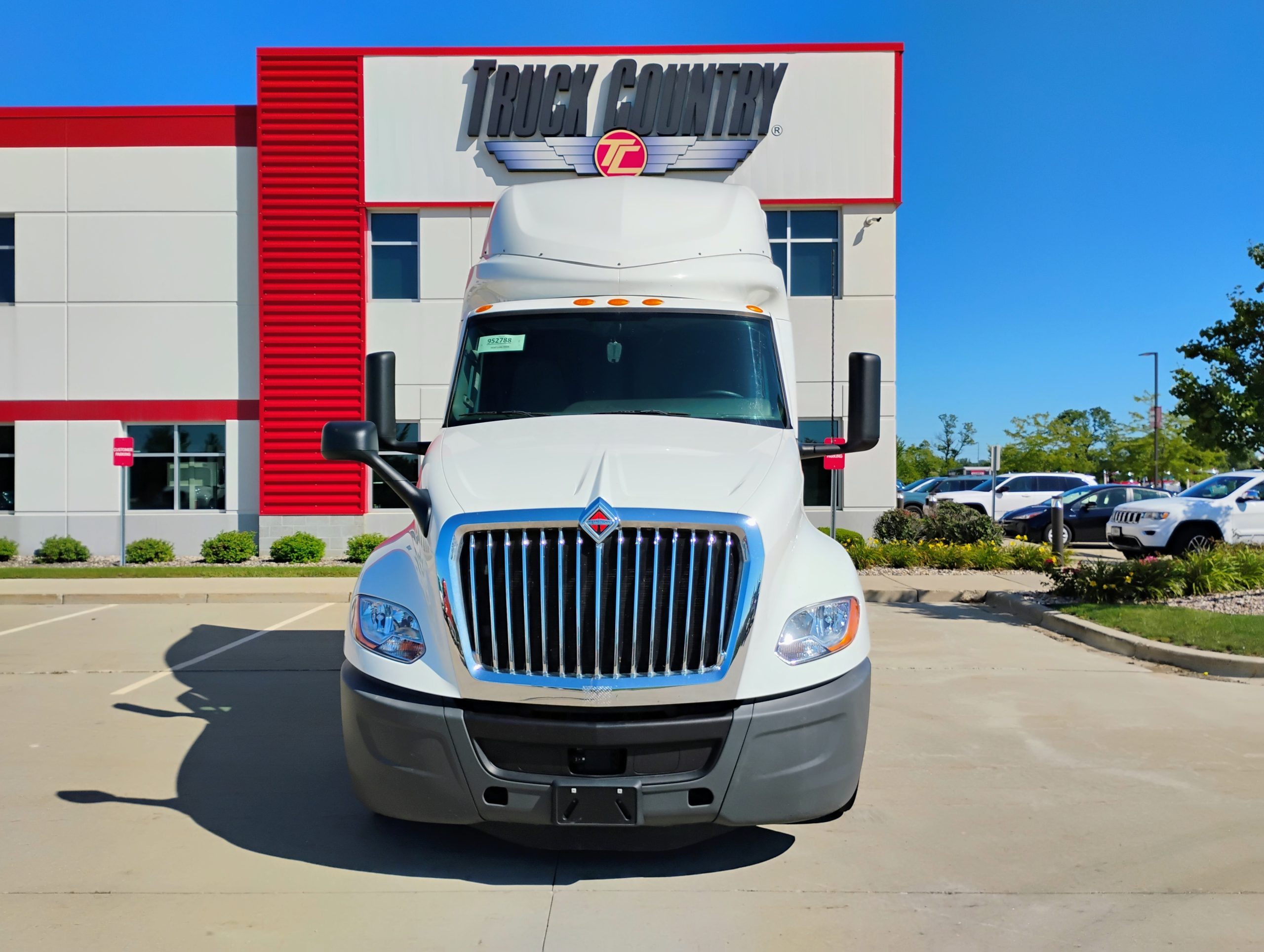 2022 International LT625 - image 2 of 6