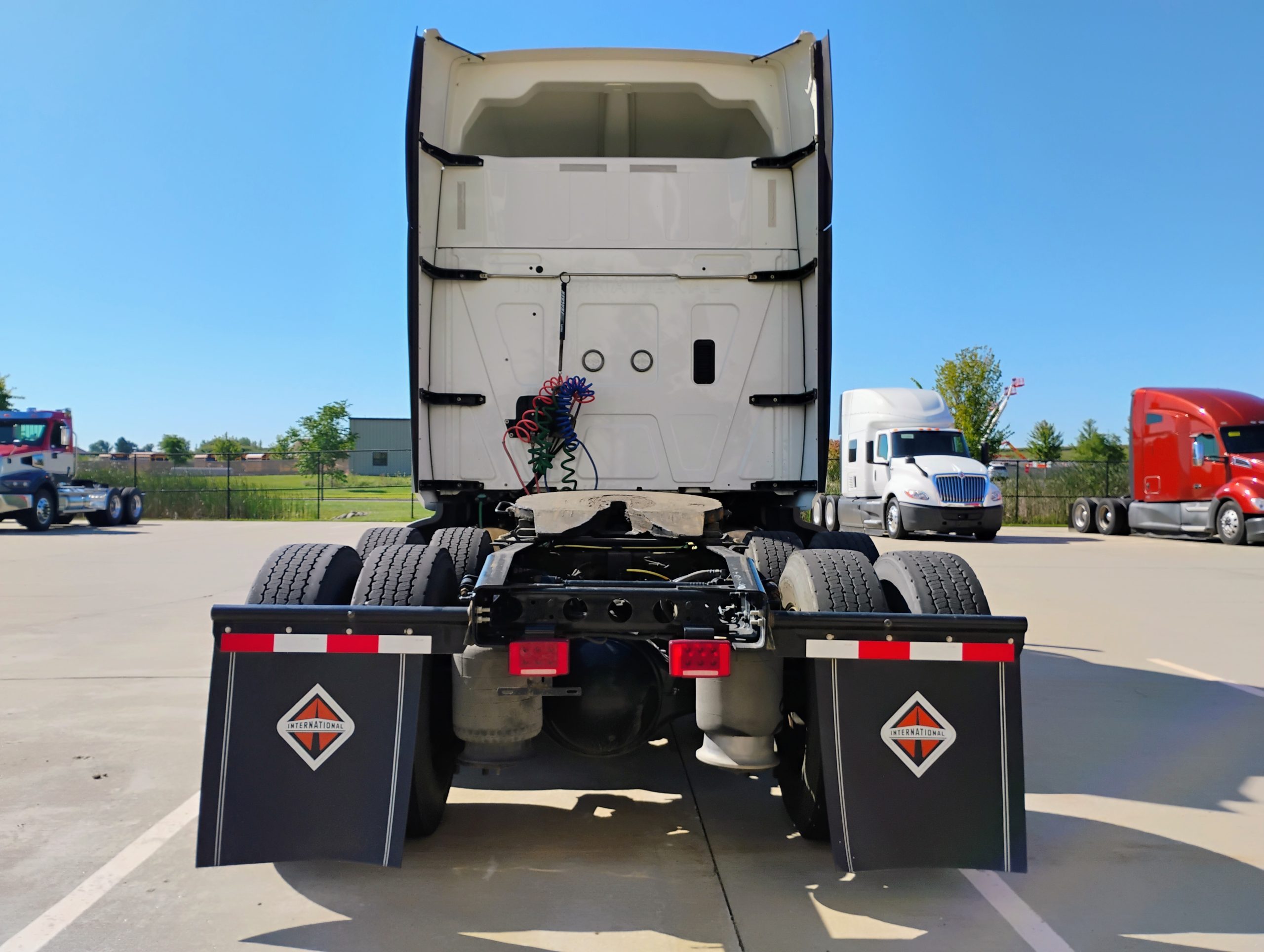 2022 International LT625 - image 3 of 6
