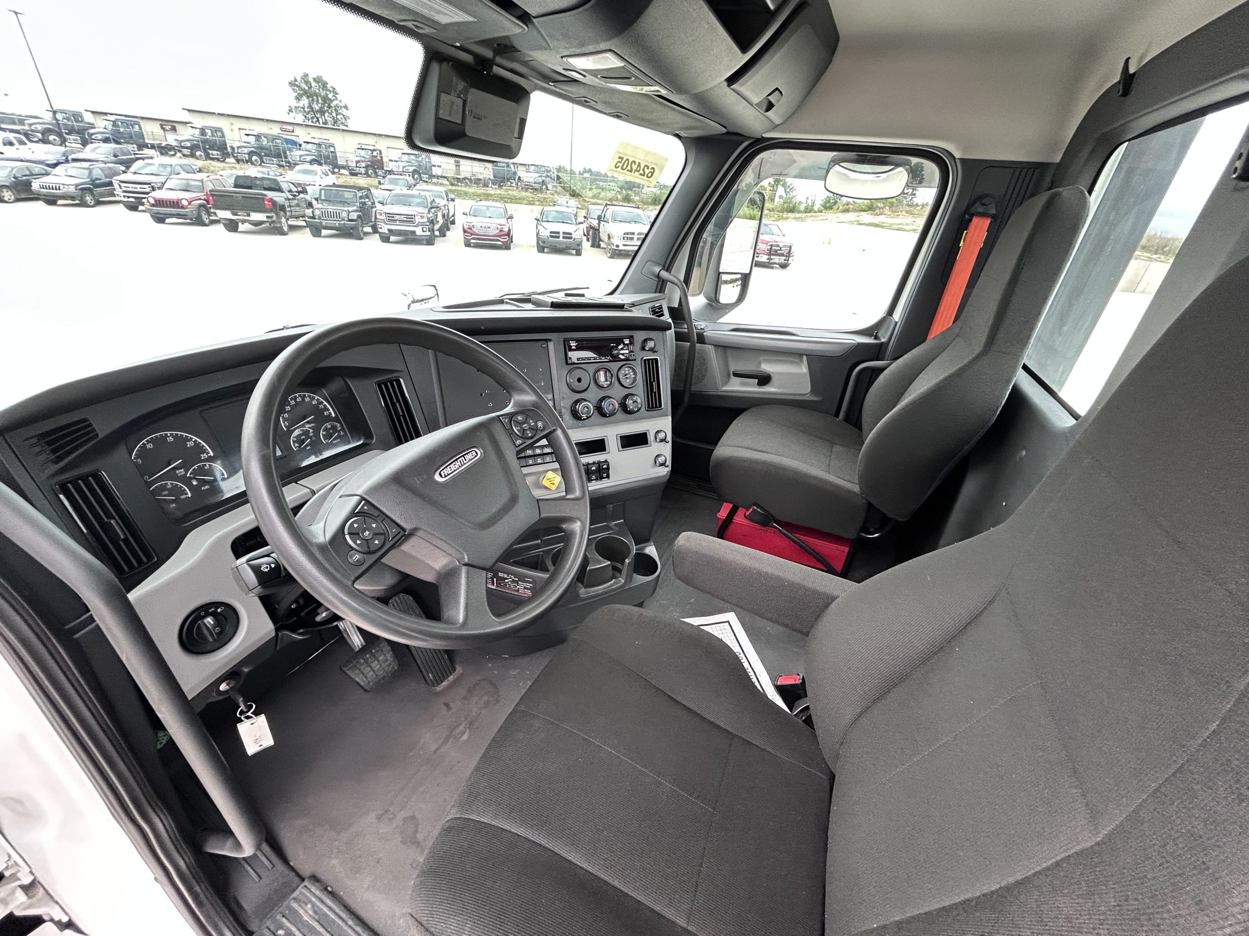 2020 Freightliner - image 5