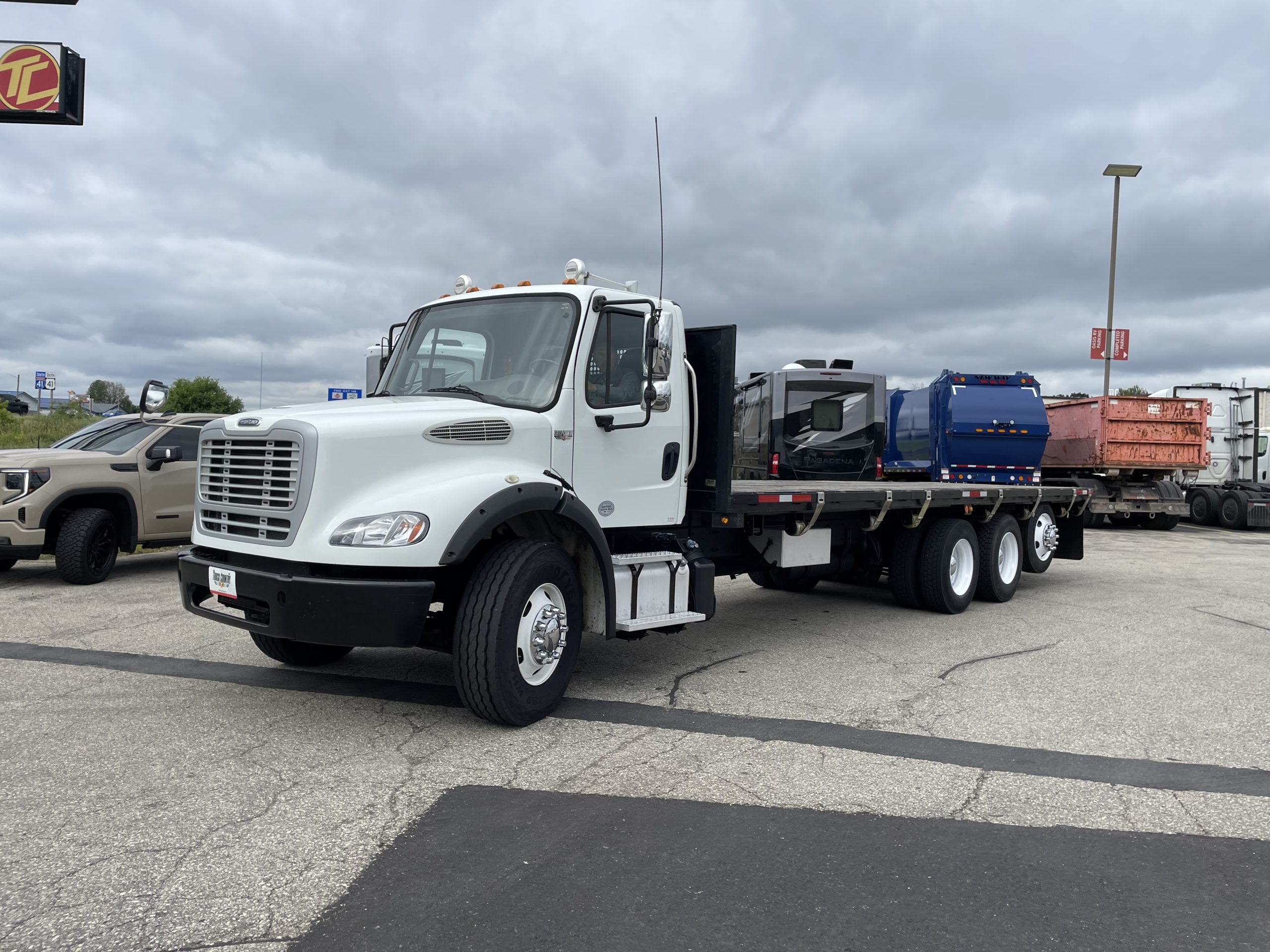 2016 Freightliner M2 112 - image 1