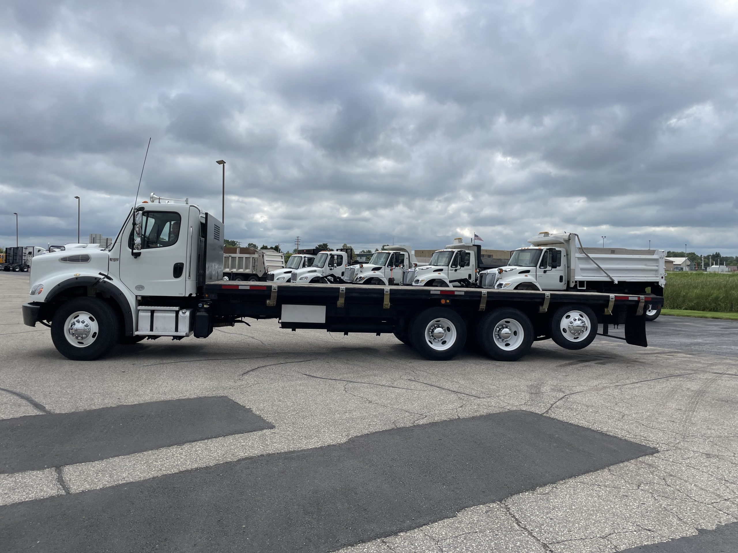 2016 Freightliner M2 112 - image 5