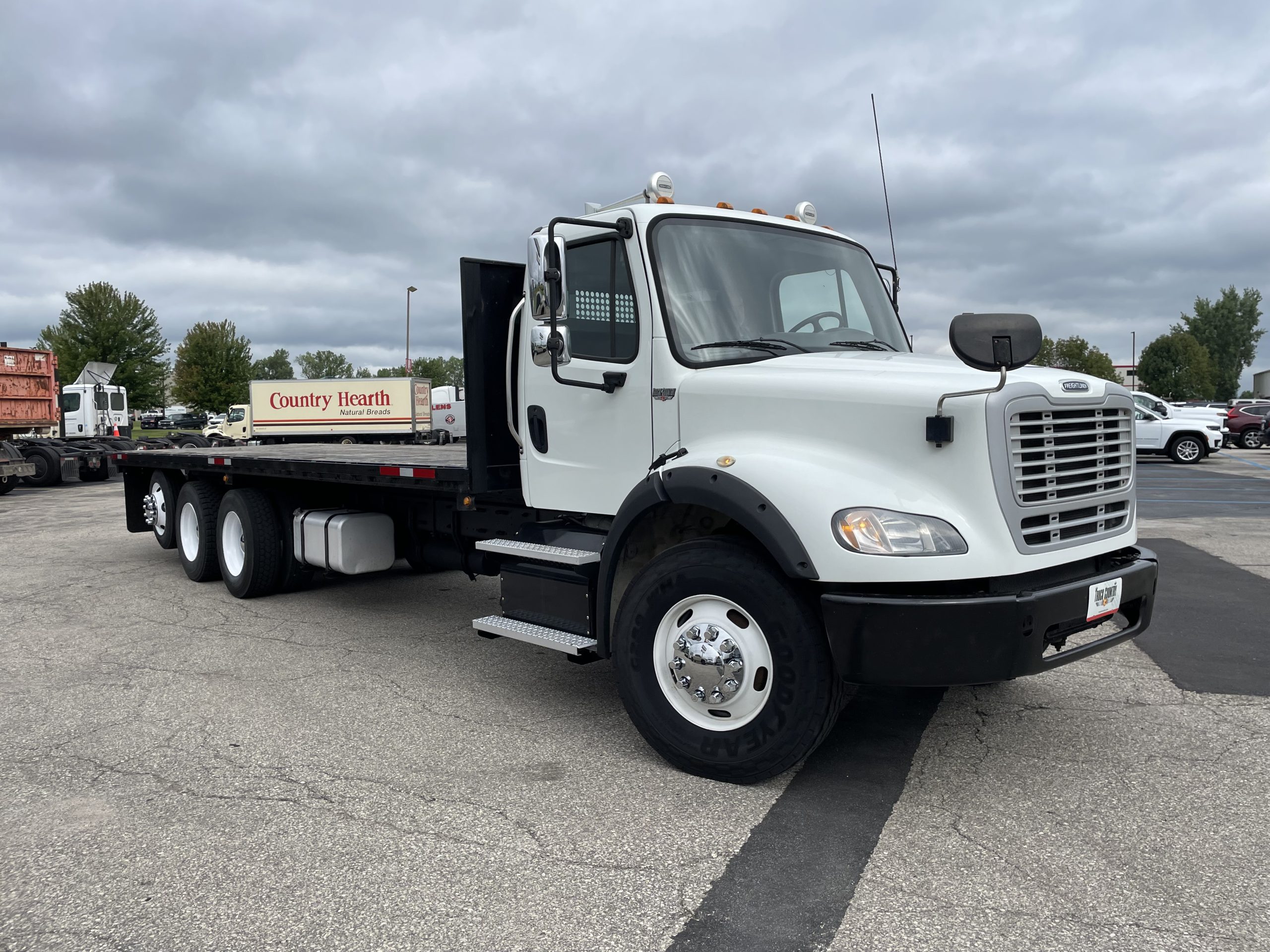 2016 Freightliner M2 112 - image 3