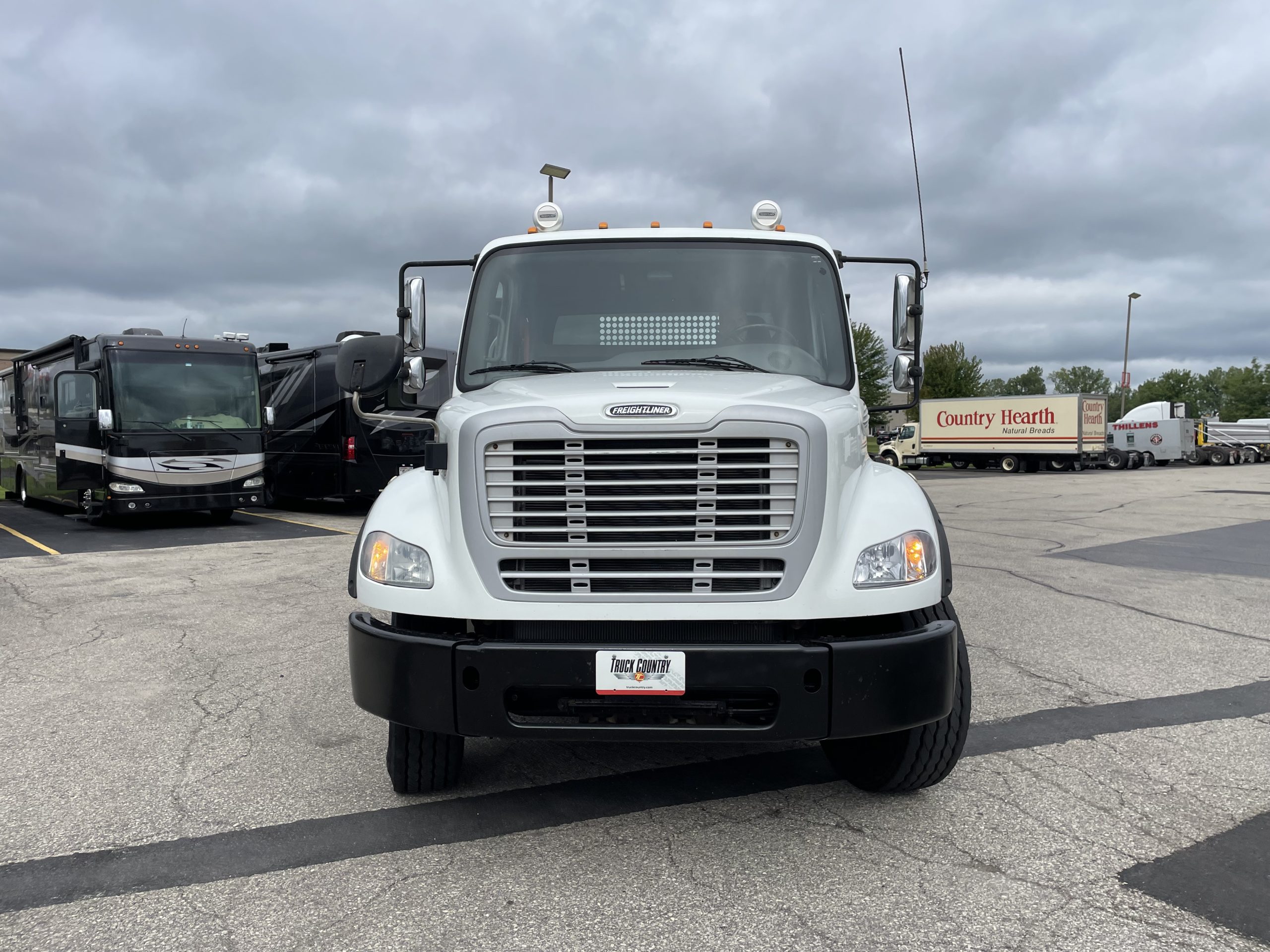 2016 Freightliner M2 112 - image 2