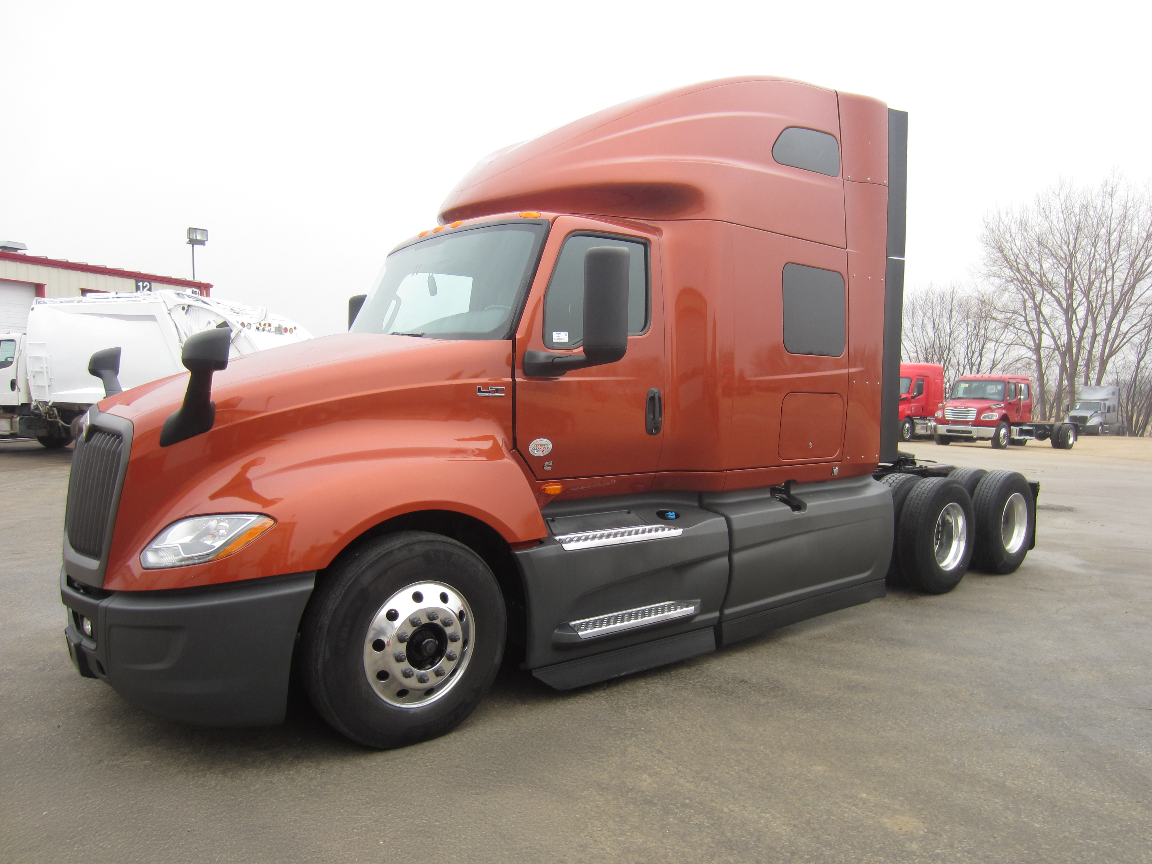 International LT625