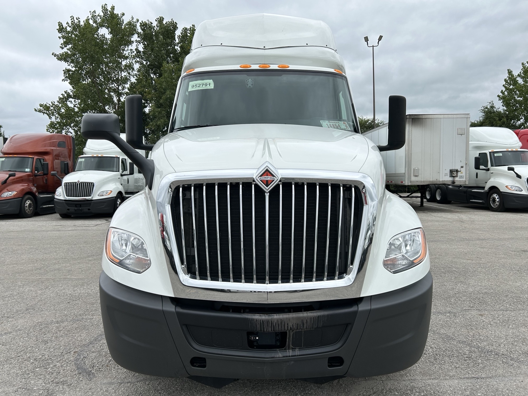 2022 International LT625 - image 2 of 4