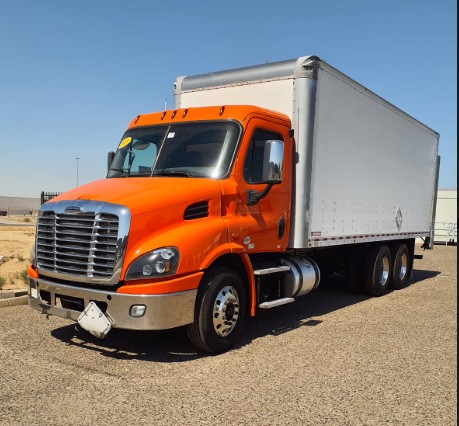 2018 Freightliner CA113 - image 1 of 1