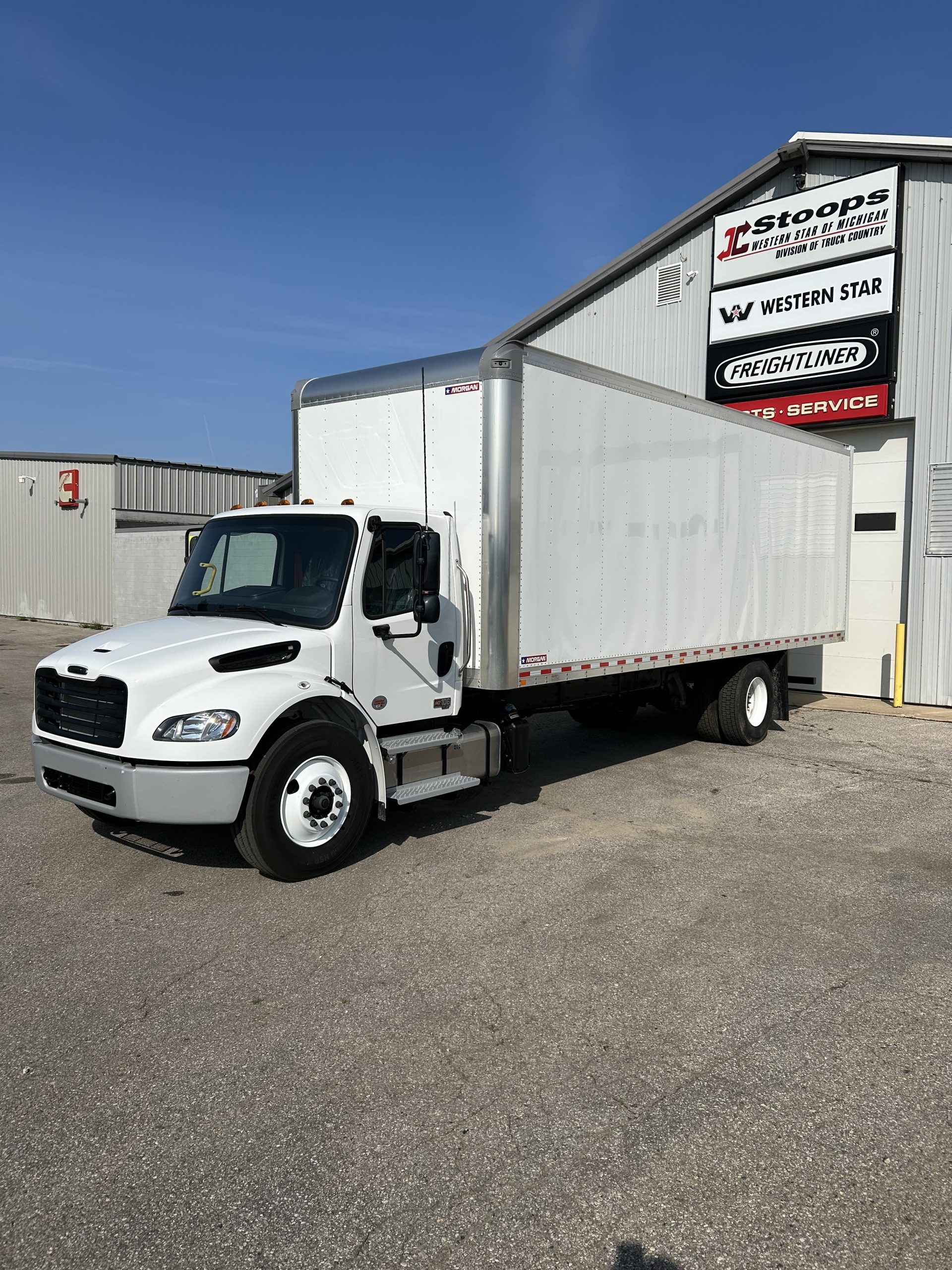 2025 Freightliner M2 106 - image 1