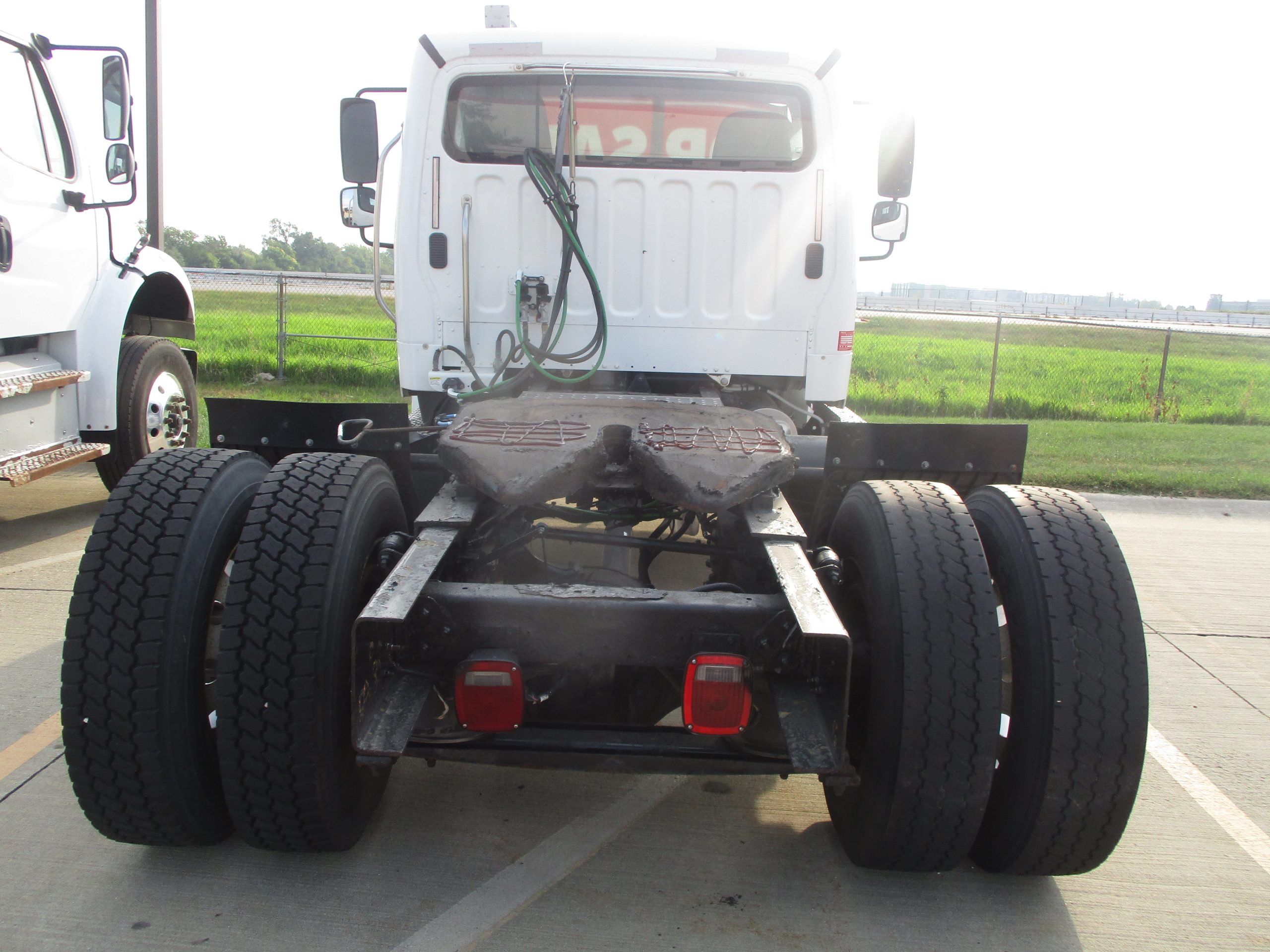 2013 Freightliner M2 106 - image 4 of 5