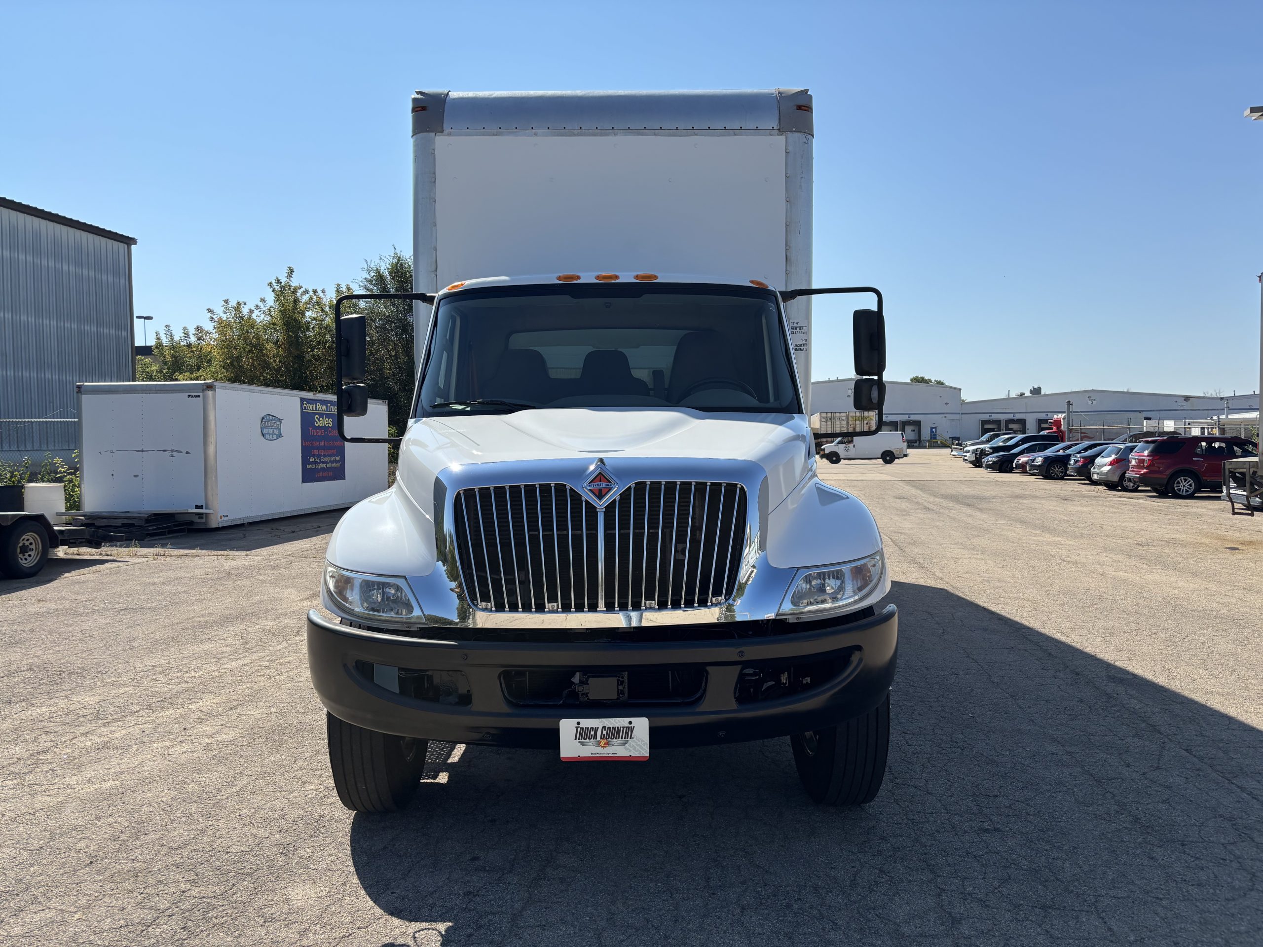 2018 International 4300 - image 2 of 6