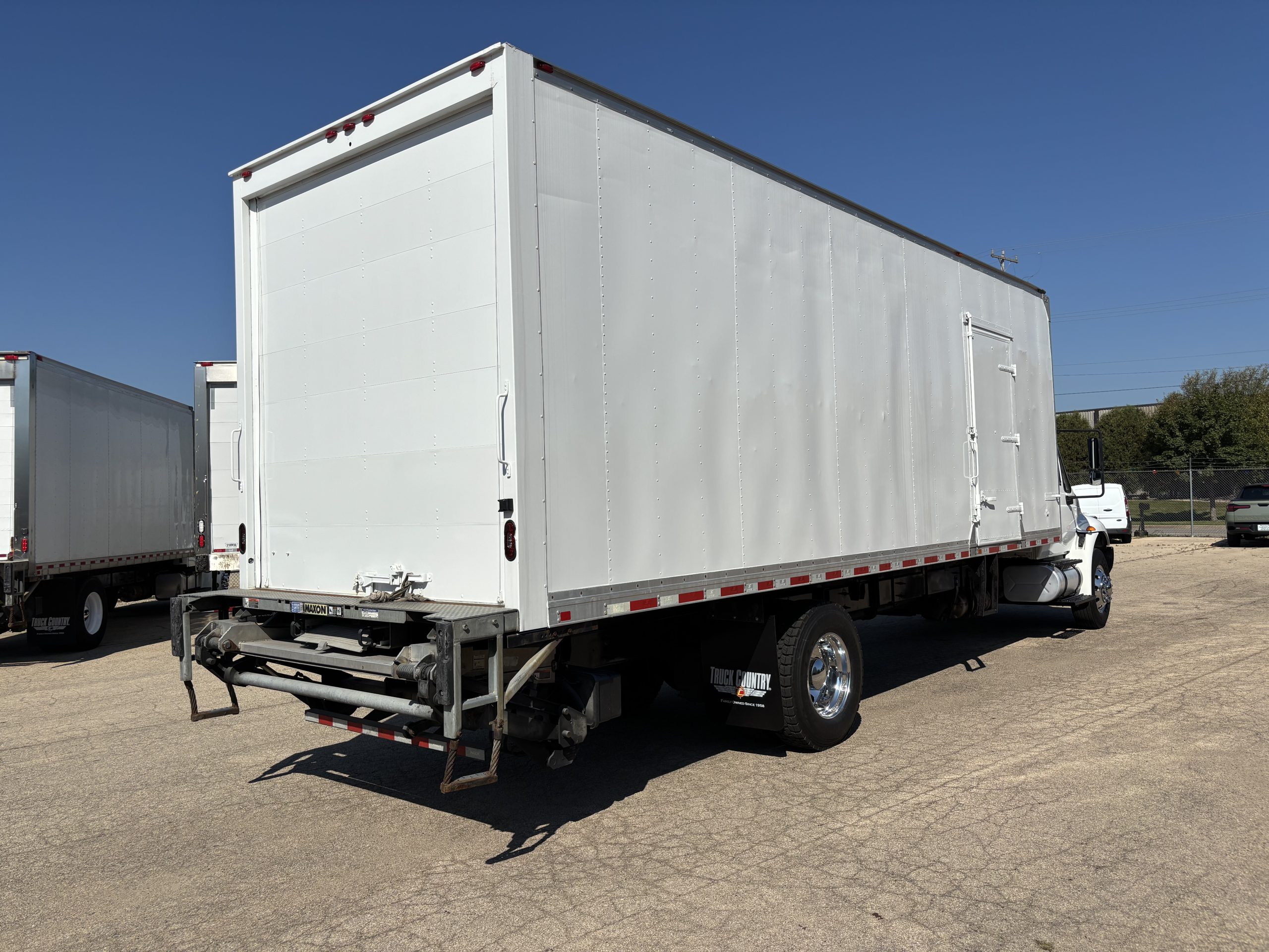 2018 International 4300 - image 6 of 6