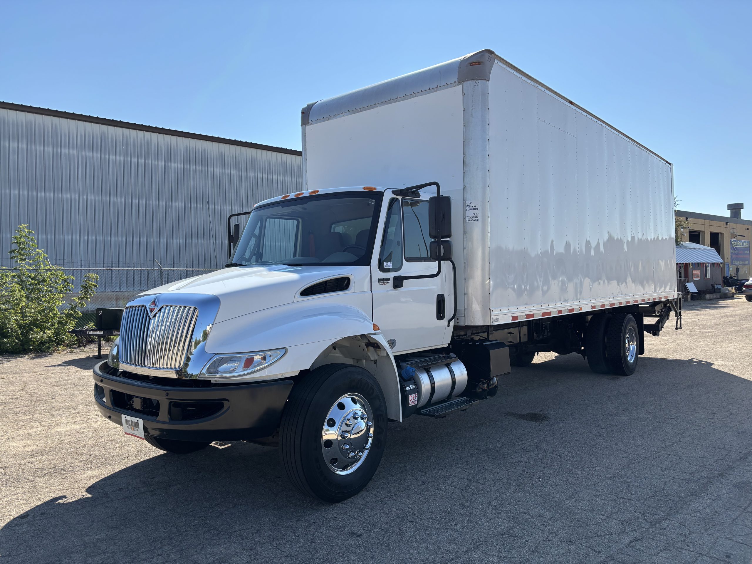 2018 International 4300 - image 1 of 6