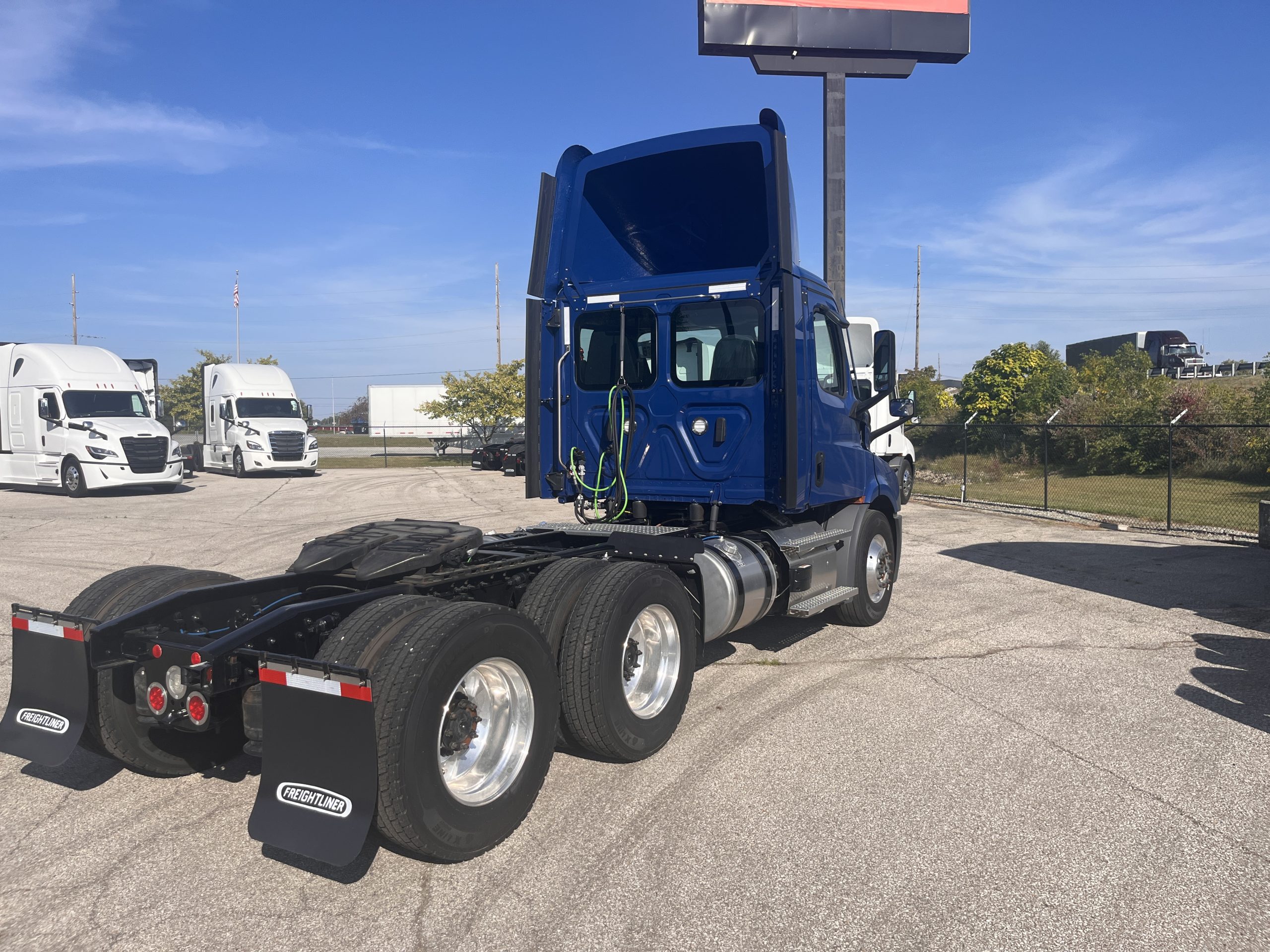 2025 Freightliner - image 4