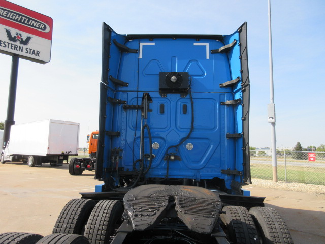 2022 Freightliner - image 4