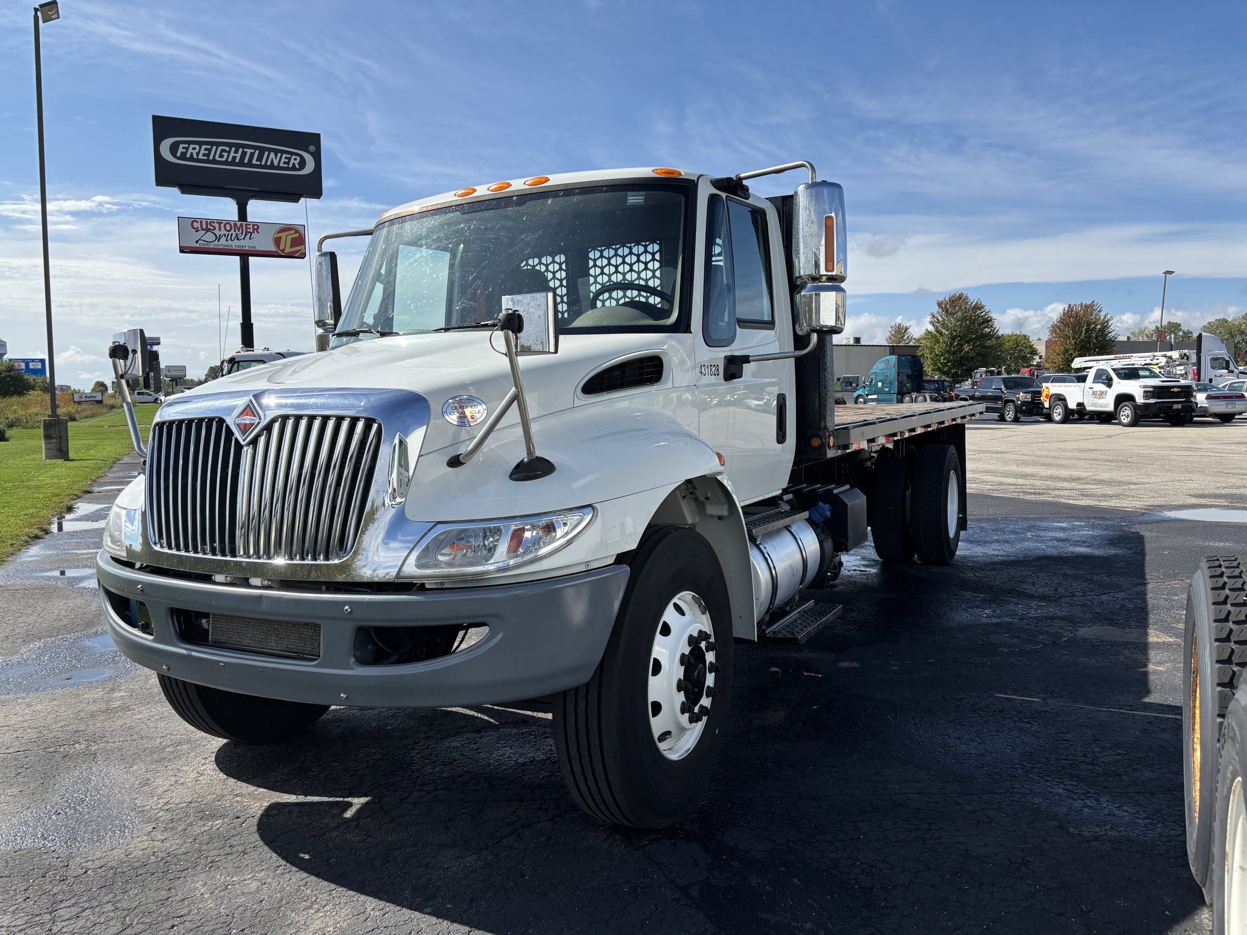 2018 International 4300 - image 1 of 1