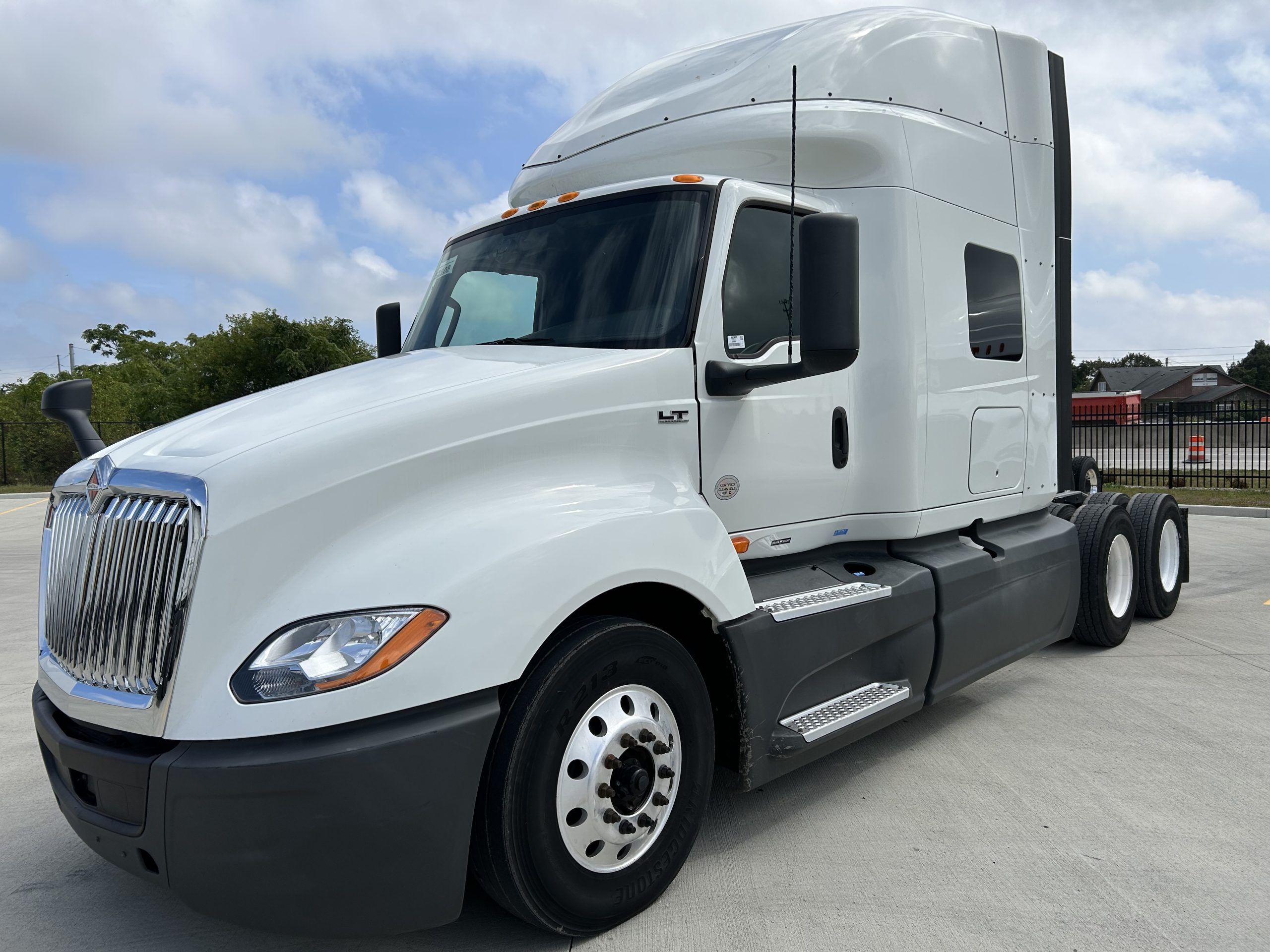 2022 International LT625 - image 1 of 6
