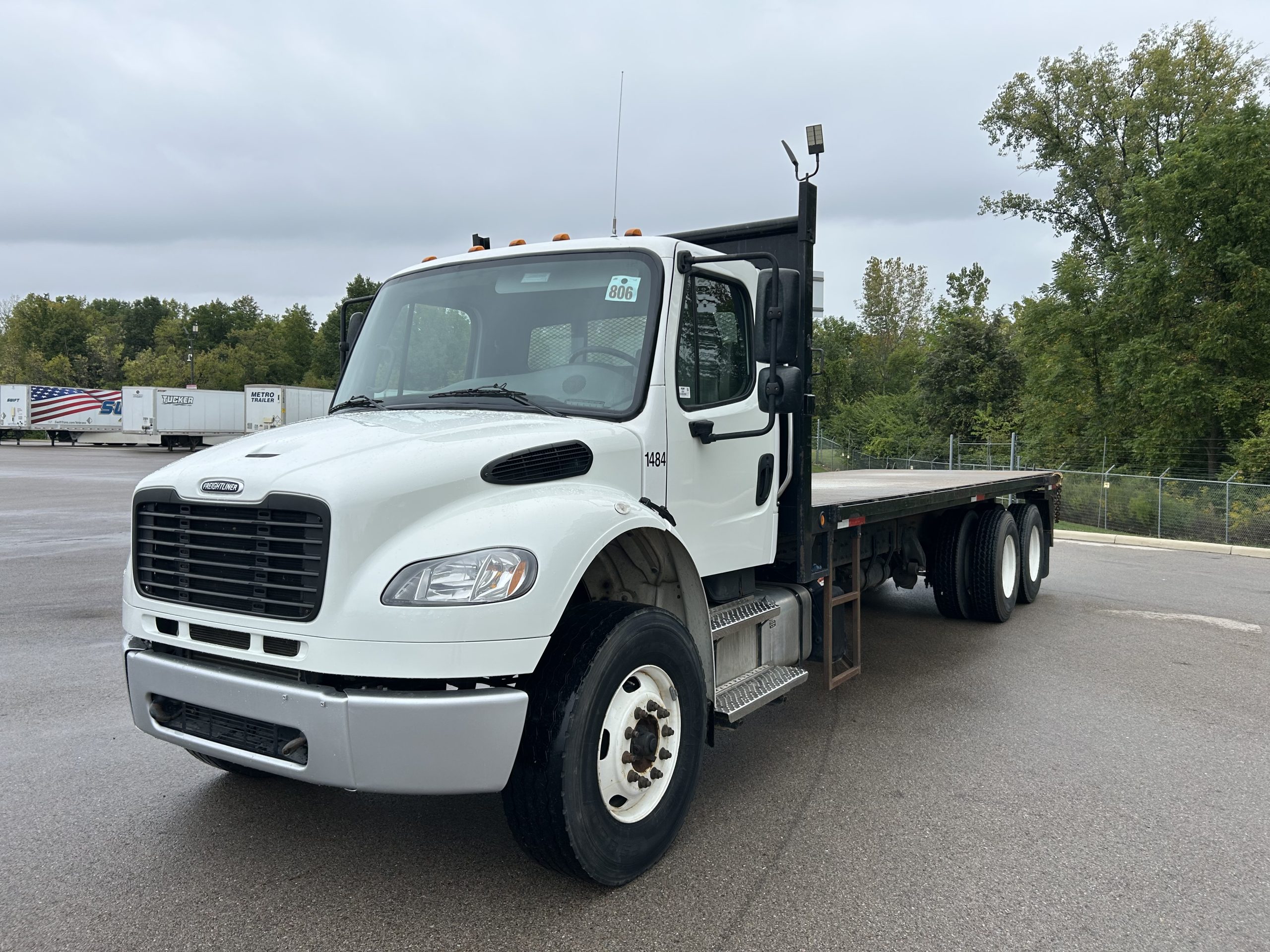 2022 Freightliner M2 106 - image 4 of 6