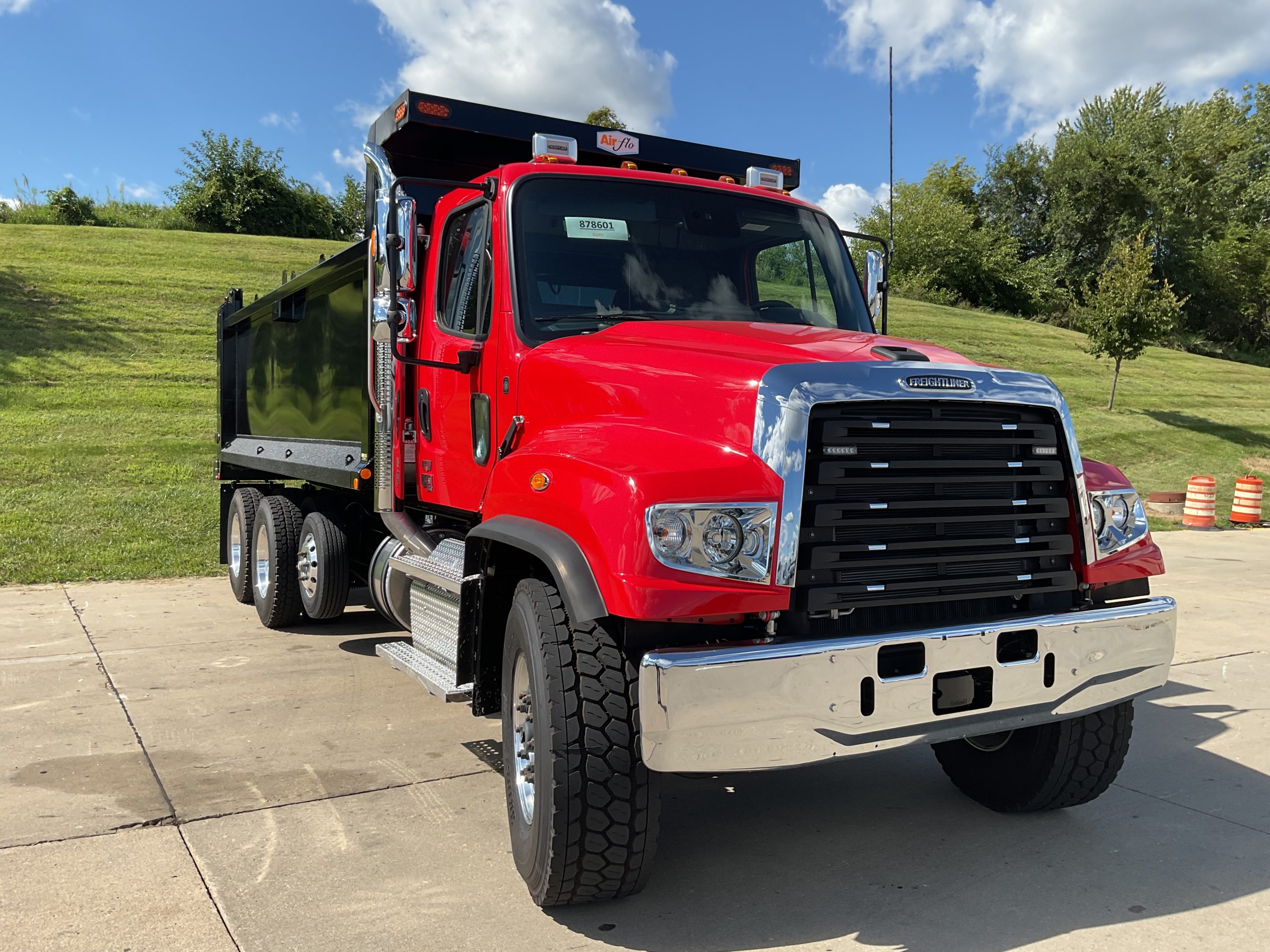 2026 Freightliner 114SD - image 3