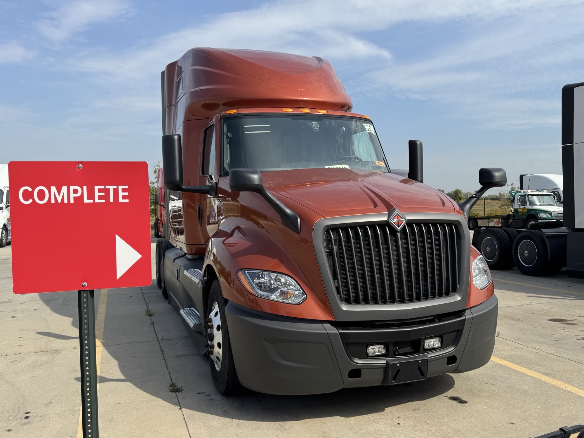2022 International LT - image 2