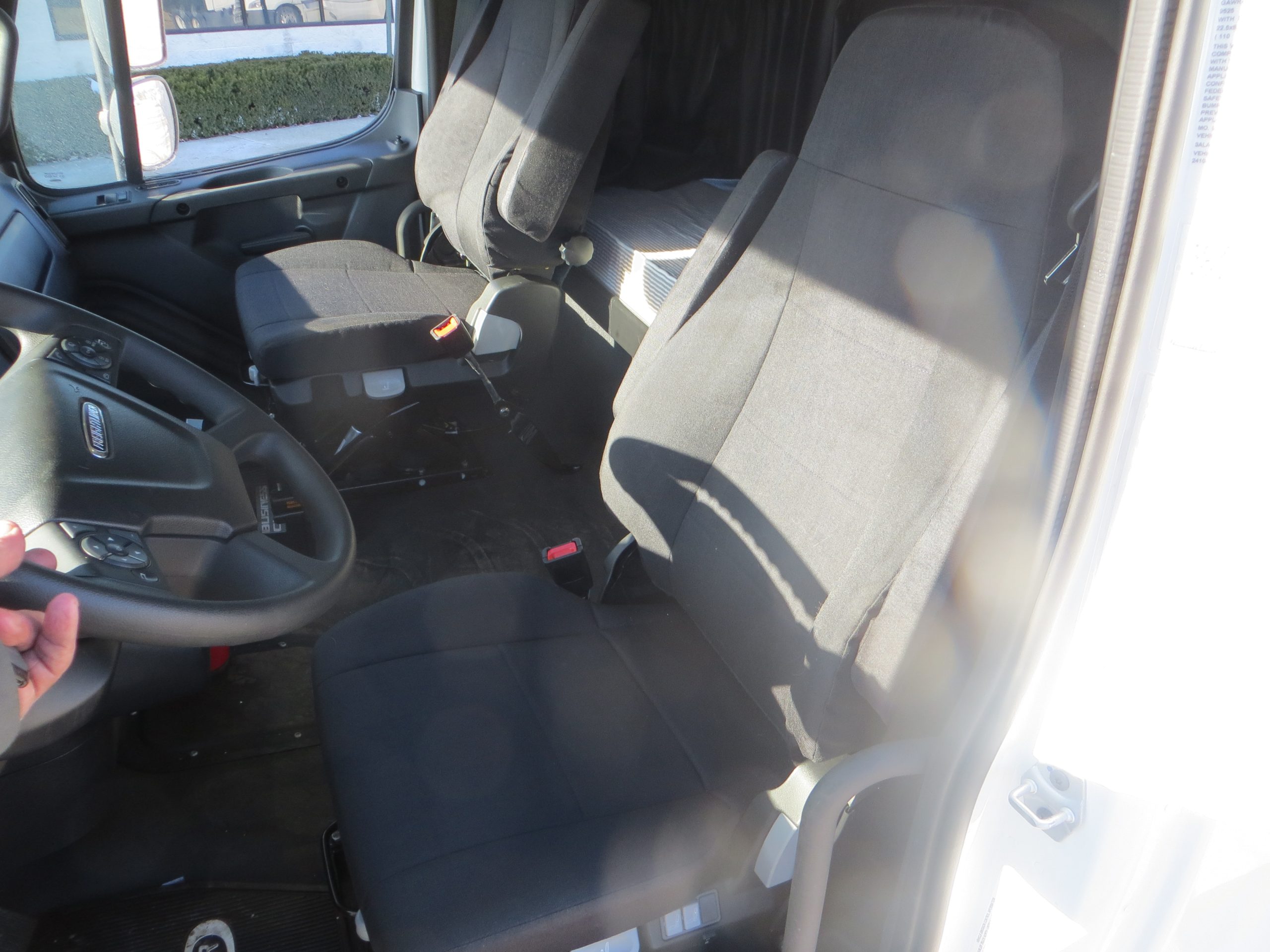 2024 Freightliner M2 106+ - image 5 of 6