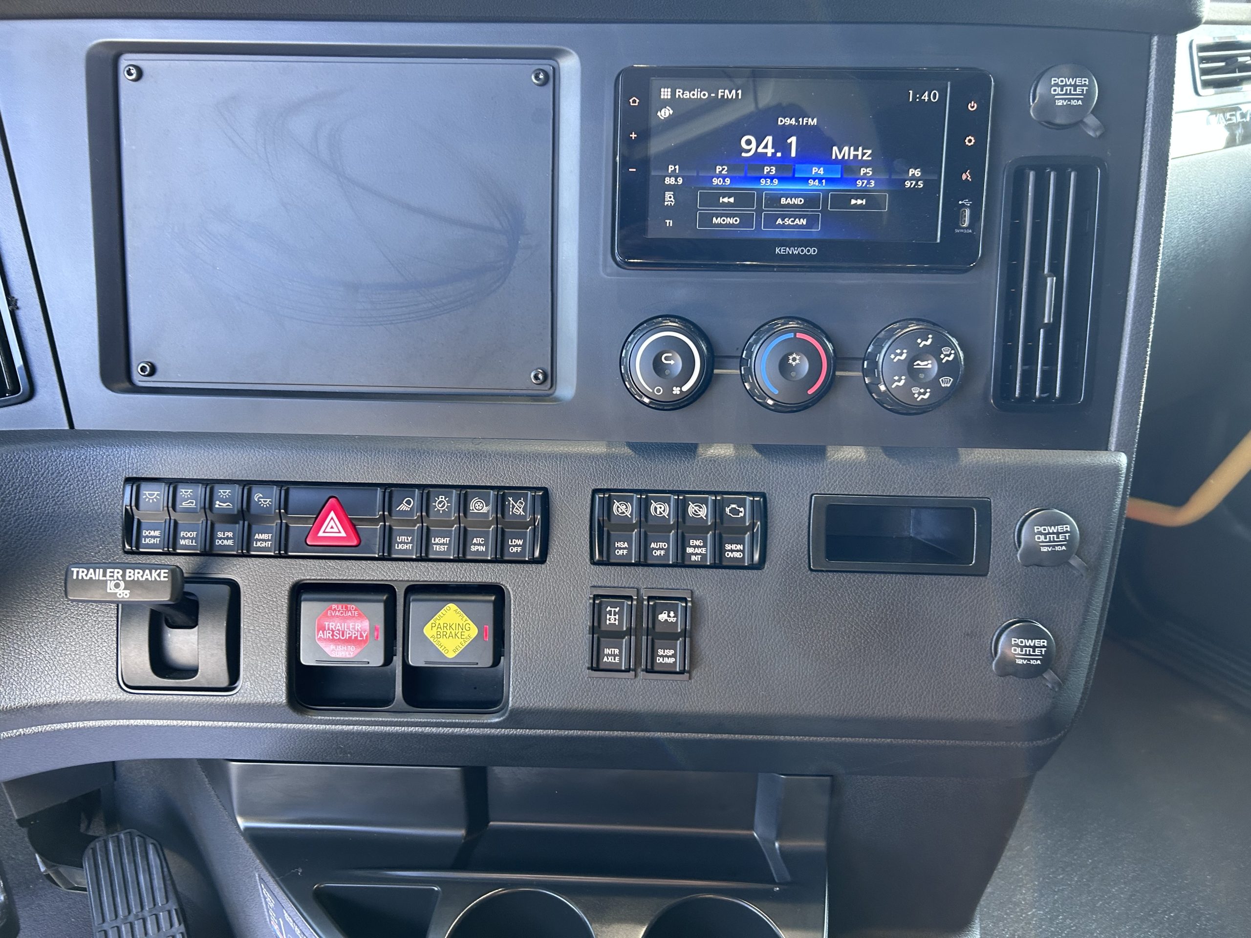 2026 Freightliner PJ126SLP - image 5 of 6