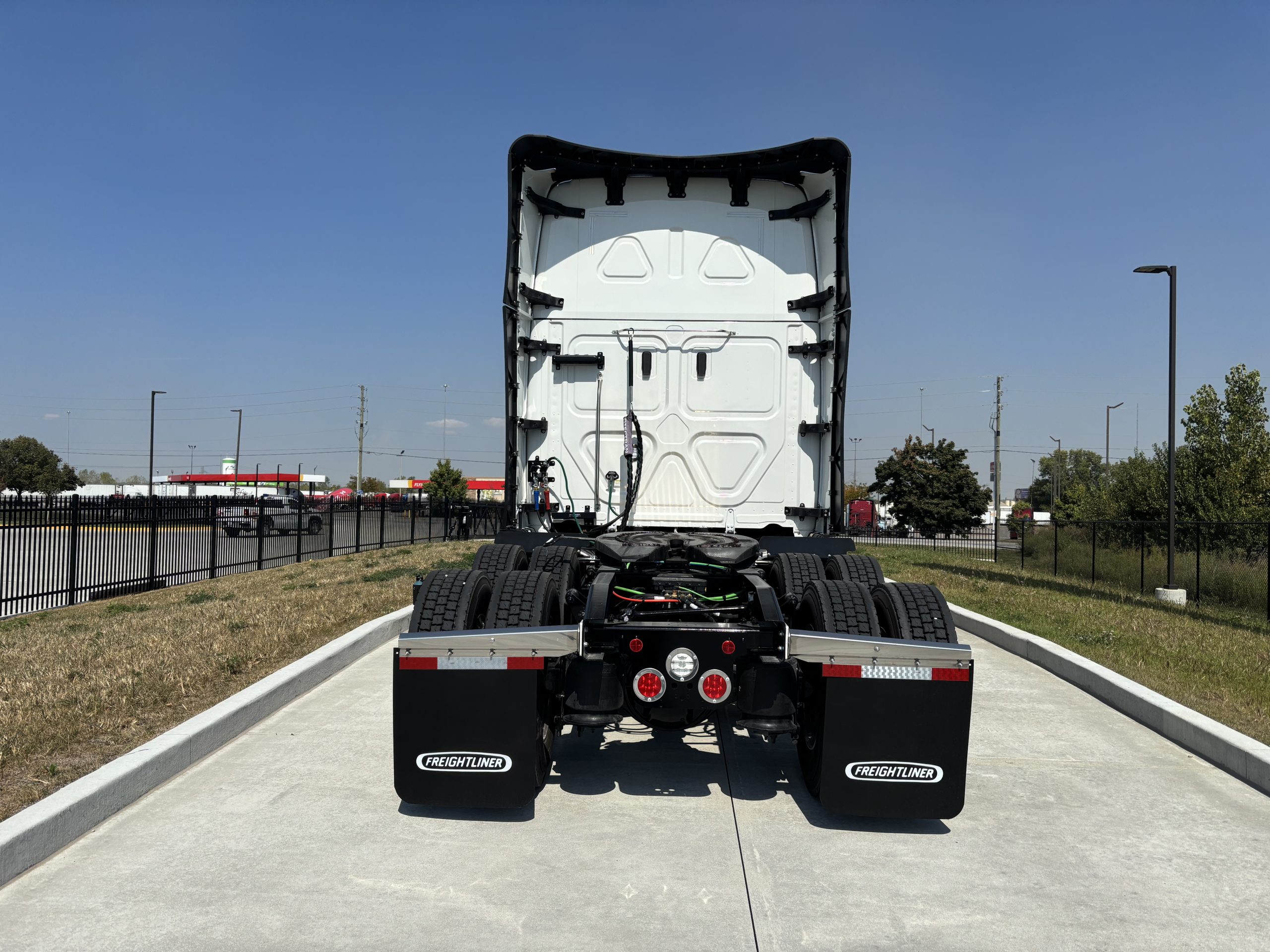 2026 Freightliner M2 106+ - image 4 of 6