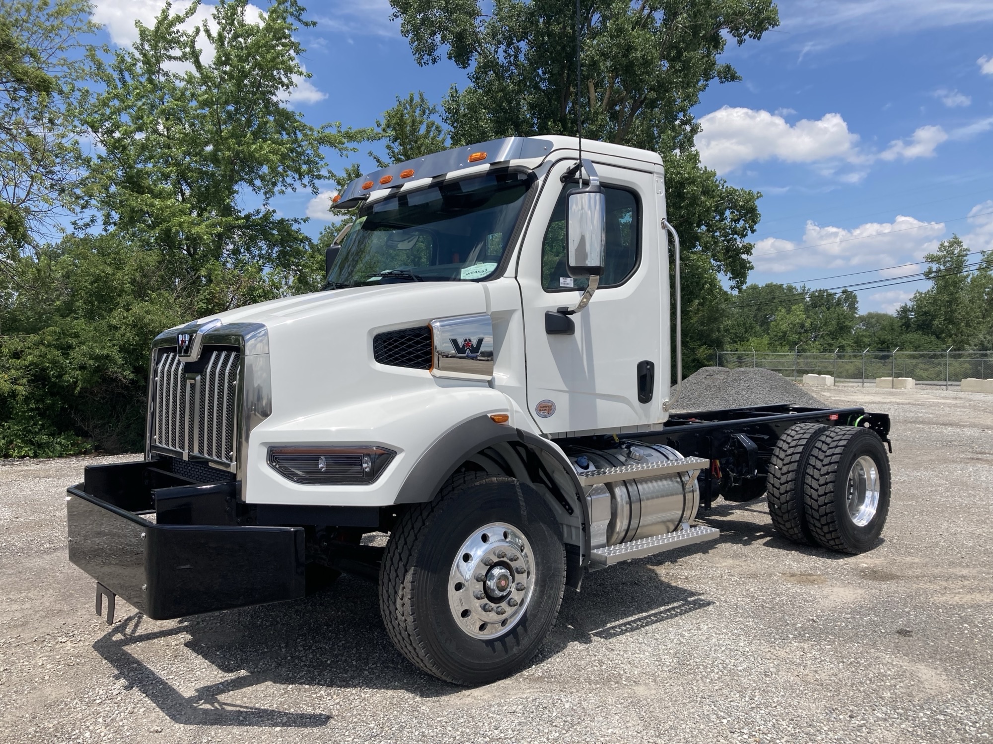 2025 Western Star 47X 2025 Western Star 47X - image 1 of 4